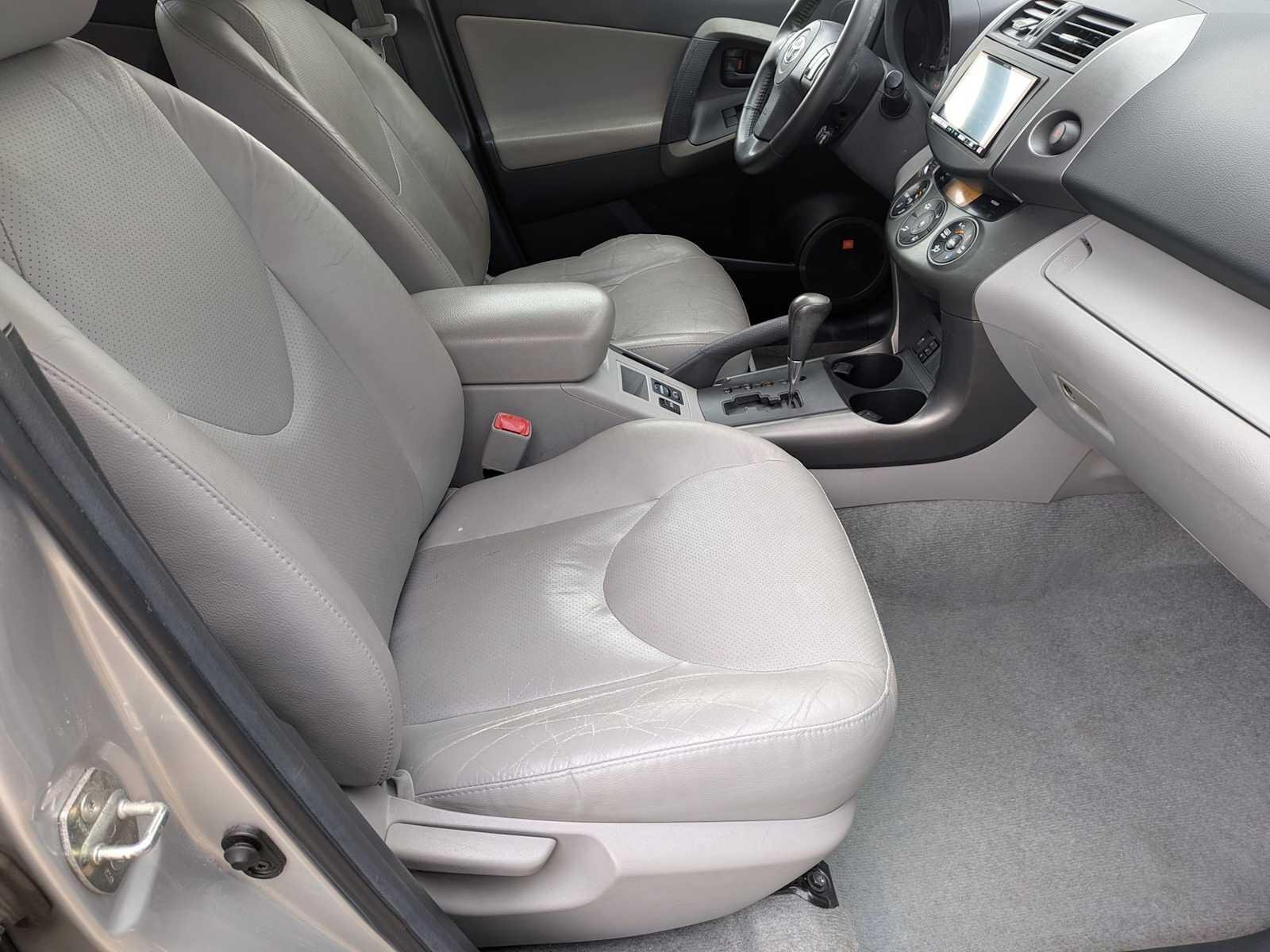 Thumbnail: 2011 Toyota RAV4 - 18