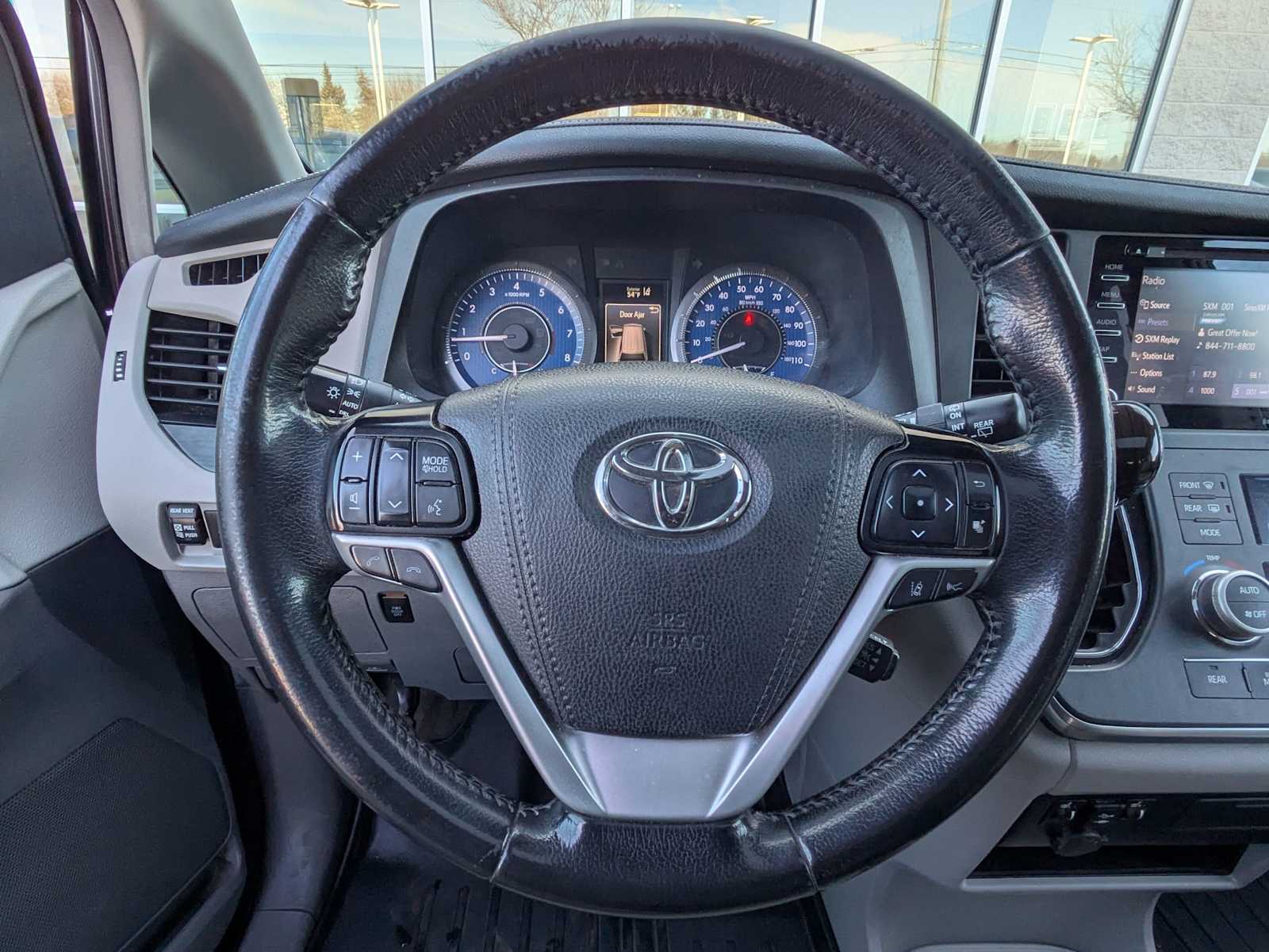Thumbnail: 2019 Toyota Sienna - 22