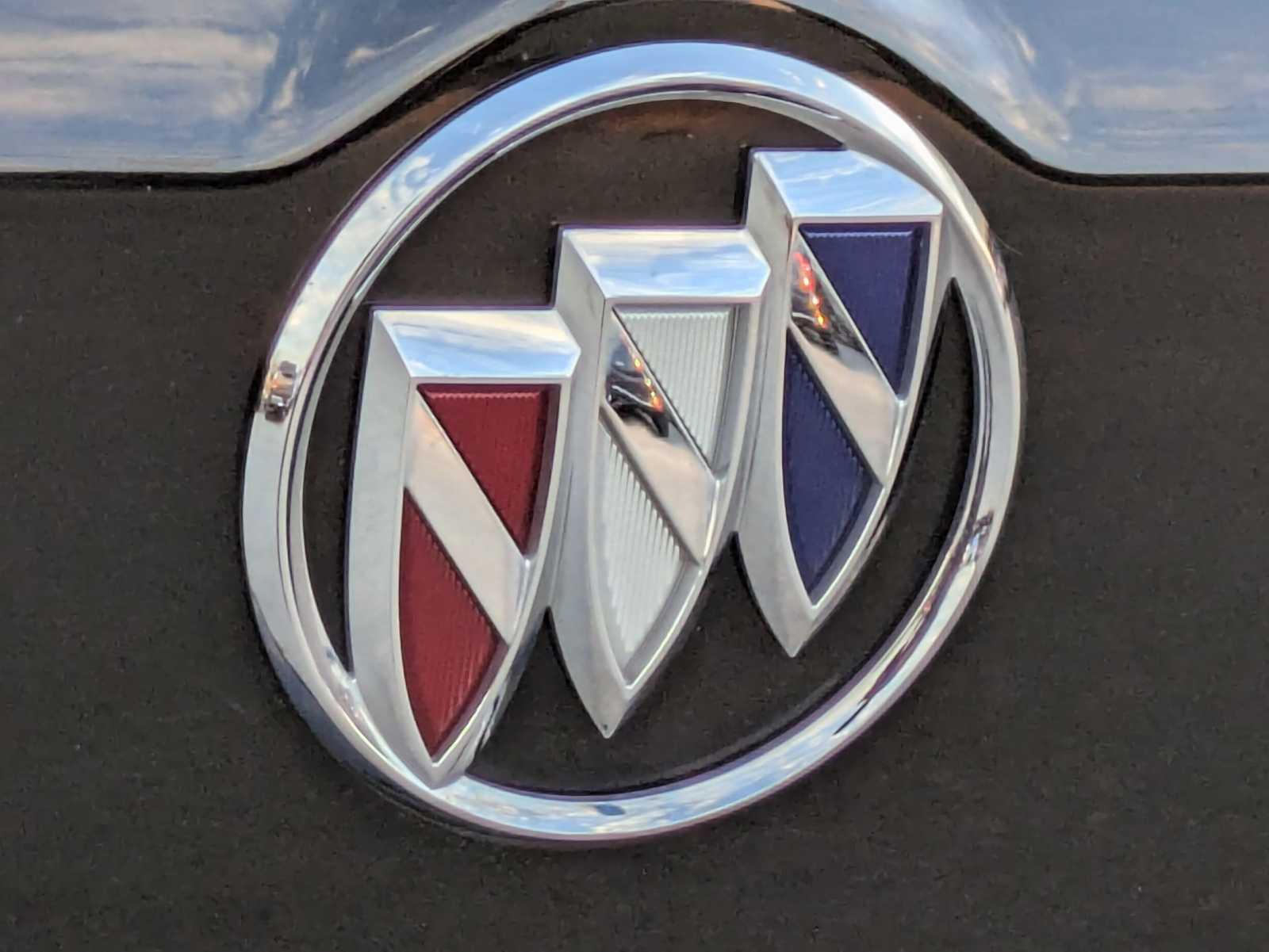 Thumbnail: 2018 Buick Regal - 11
