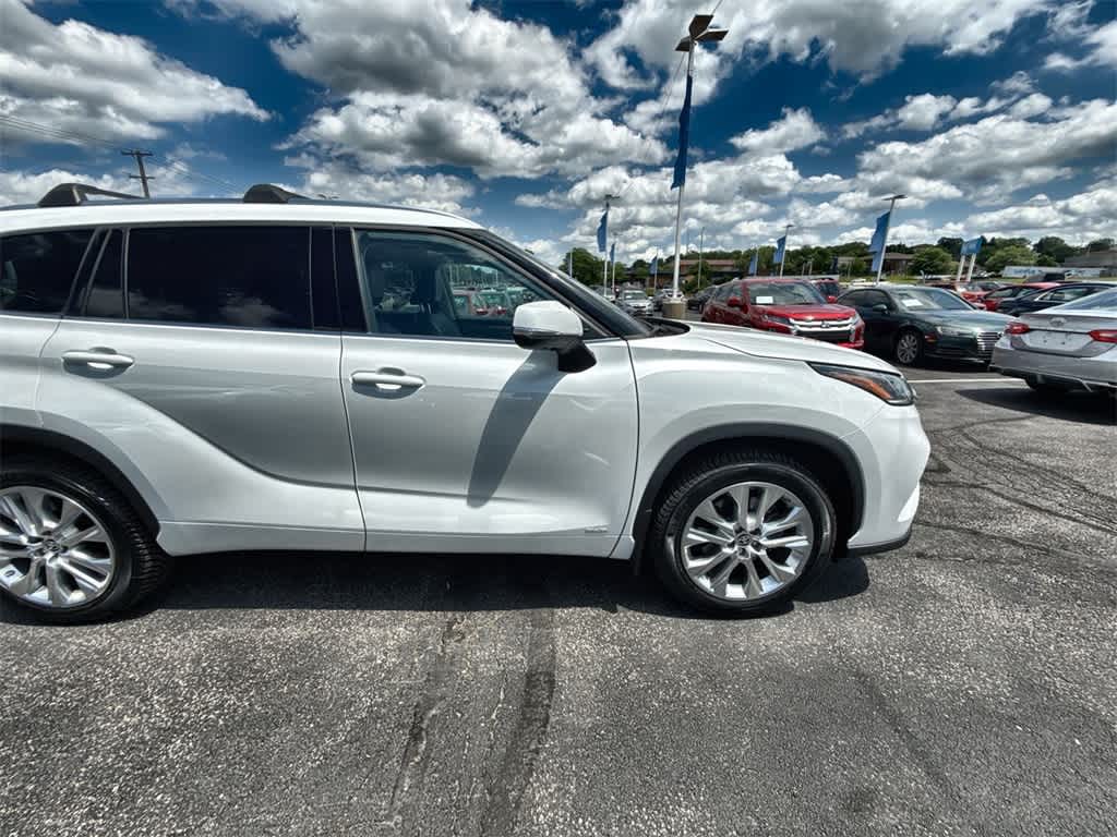 Thumbnail: 2022 Toyota Highlander - 8
