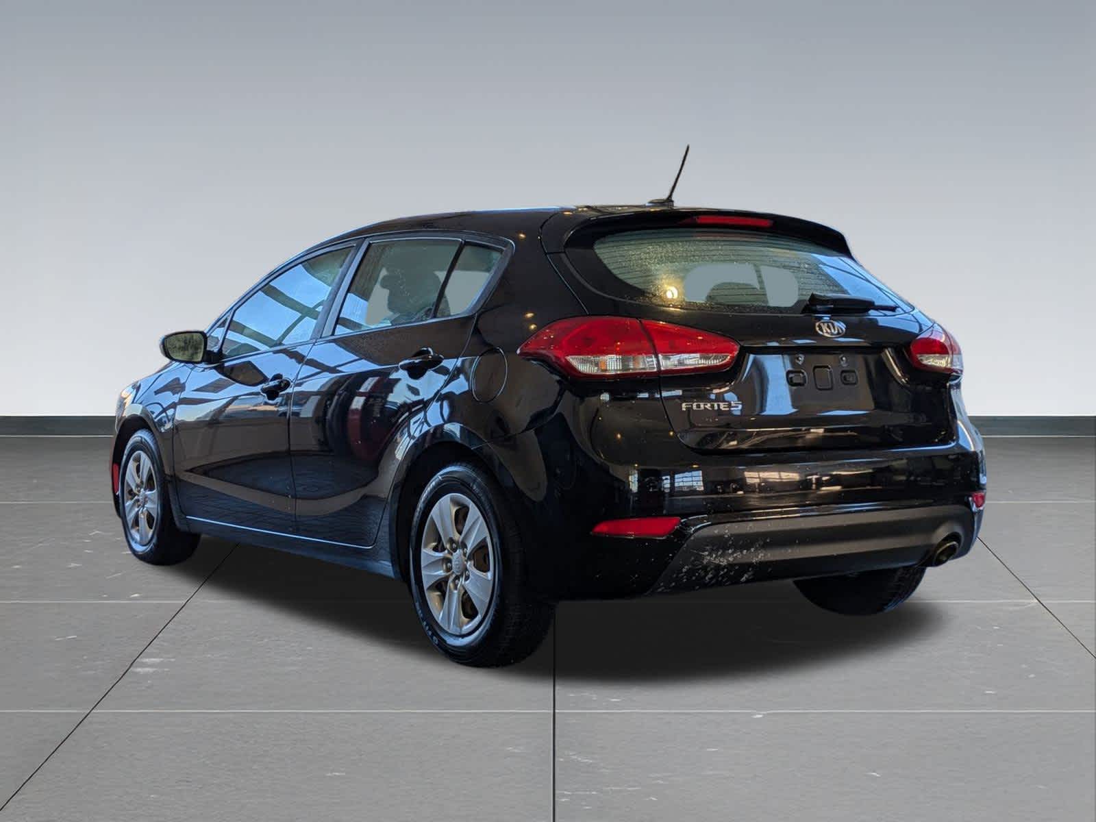 Thumbnail: 2017 Kia Forte - 4