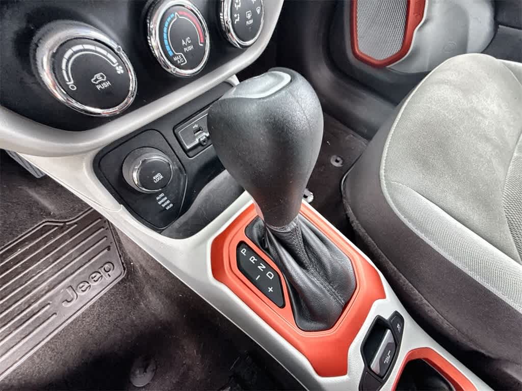Thumbnail: 2017 Jeep Renegade - 29