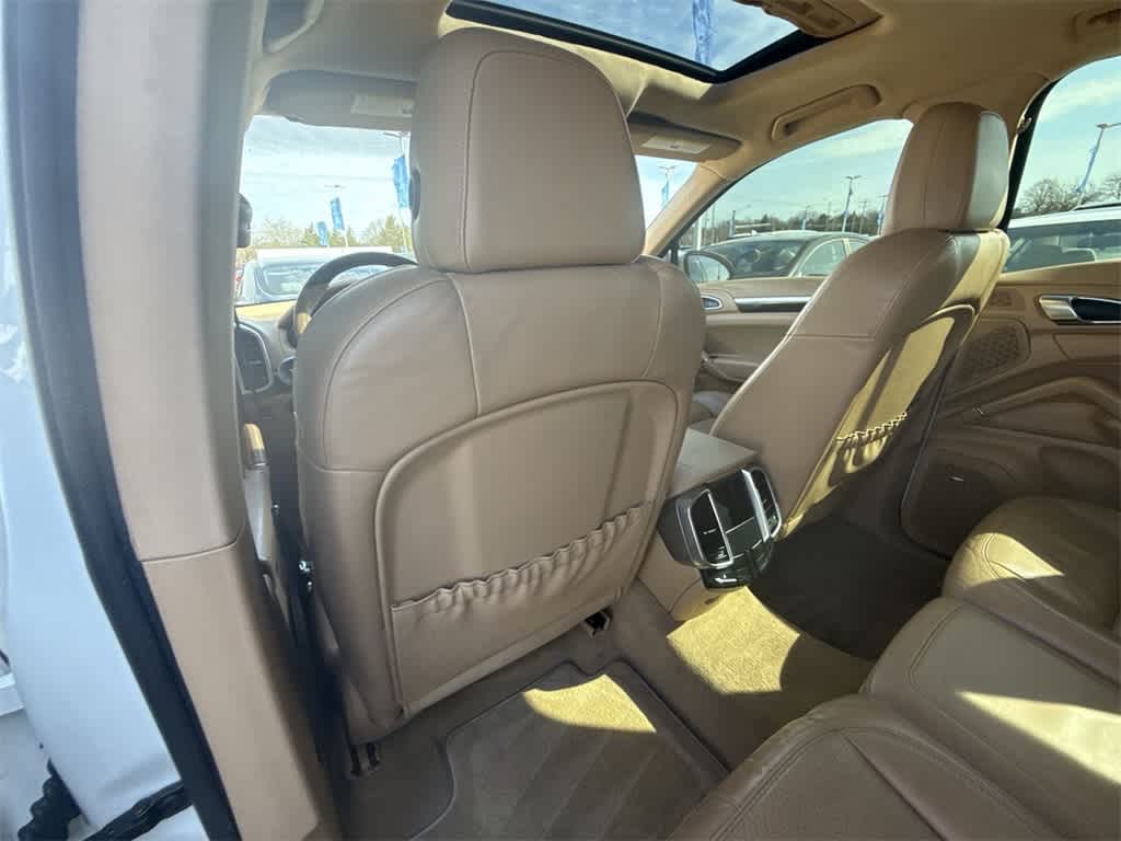 Thumbnail: 2012 Porsche Cayenne - 17