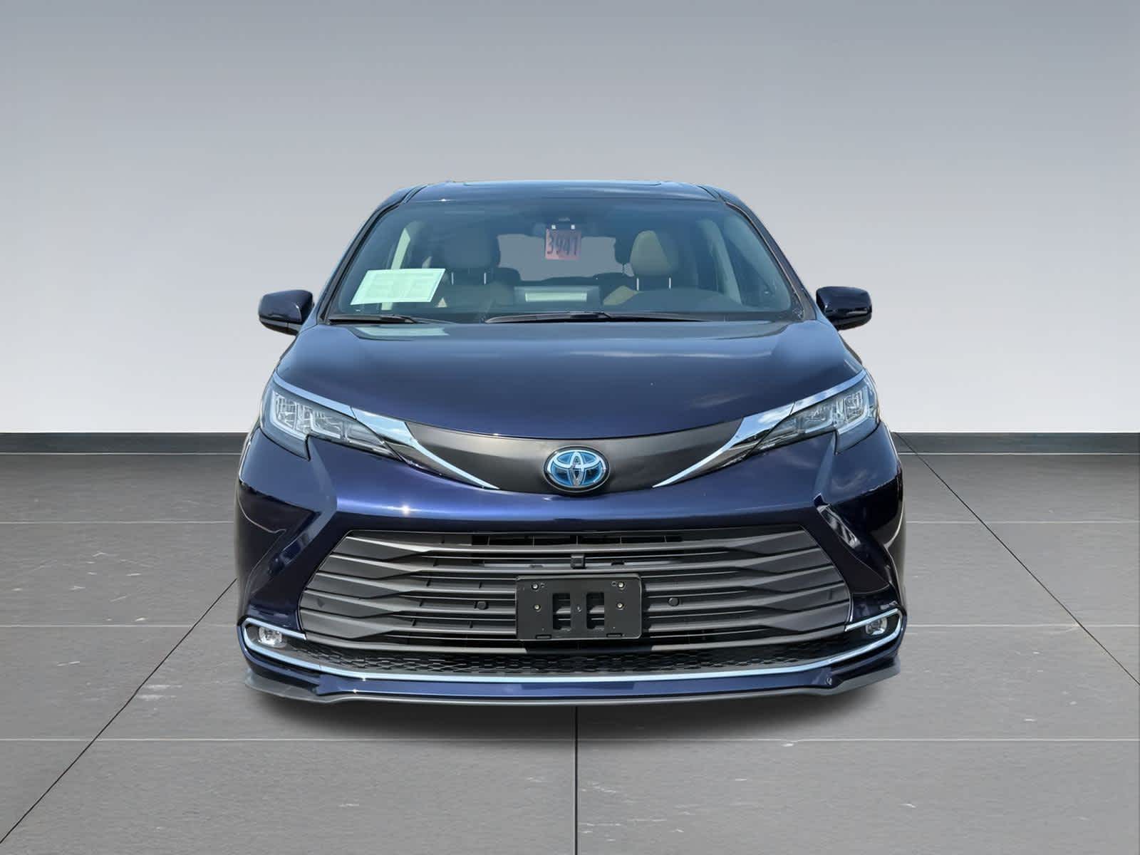 Thumbnail: 2022 Toyota Sienna - 9
