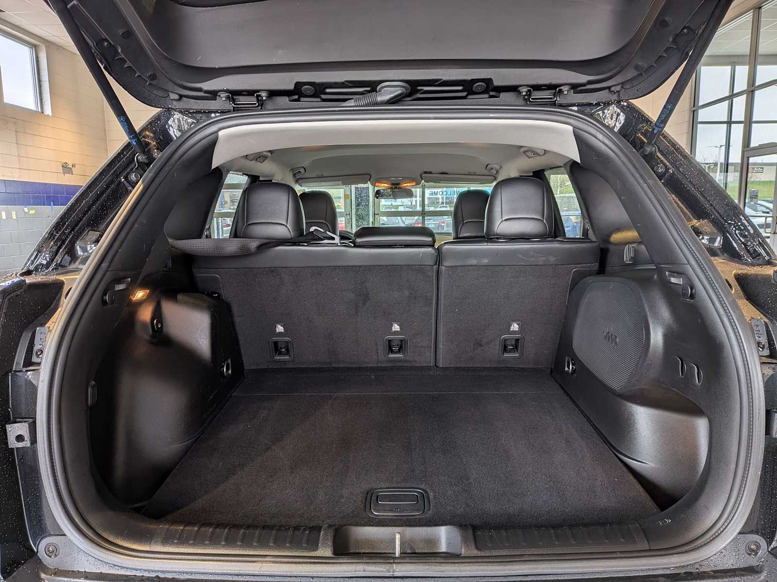 Thumbnail: 2019 Jeep Cherokee - 31