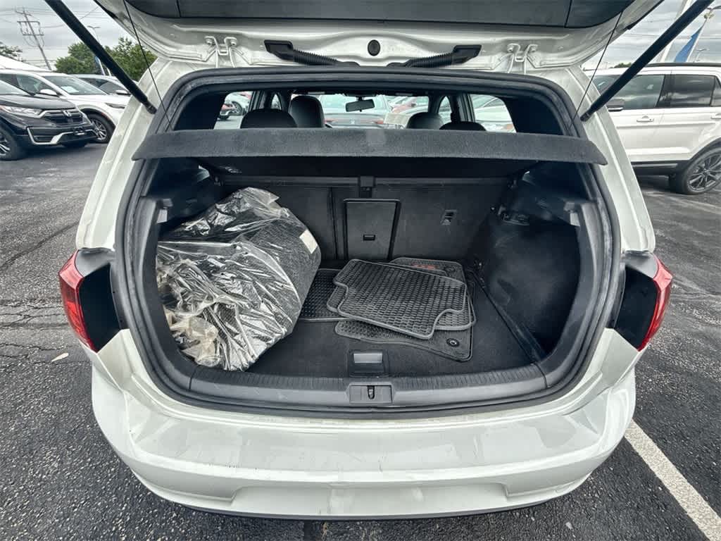 Thumbnail: 2016 Volkswagen Golf - 32
