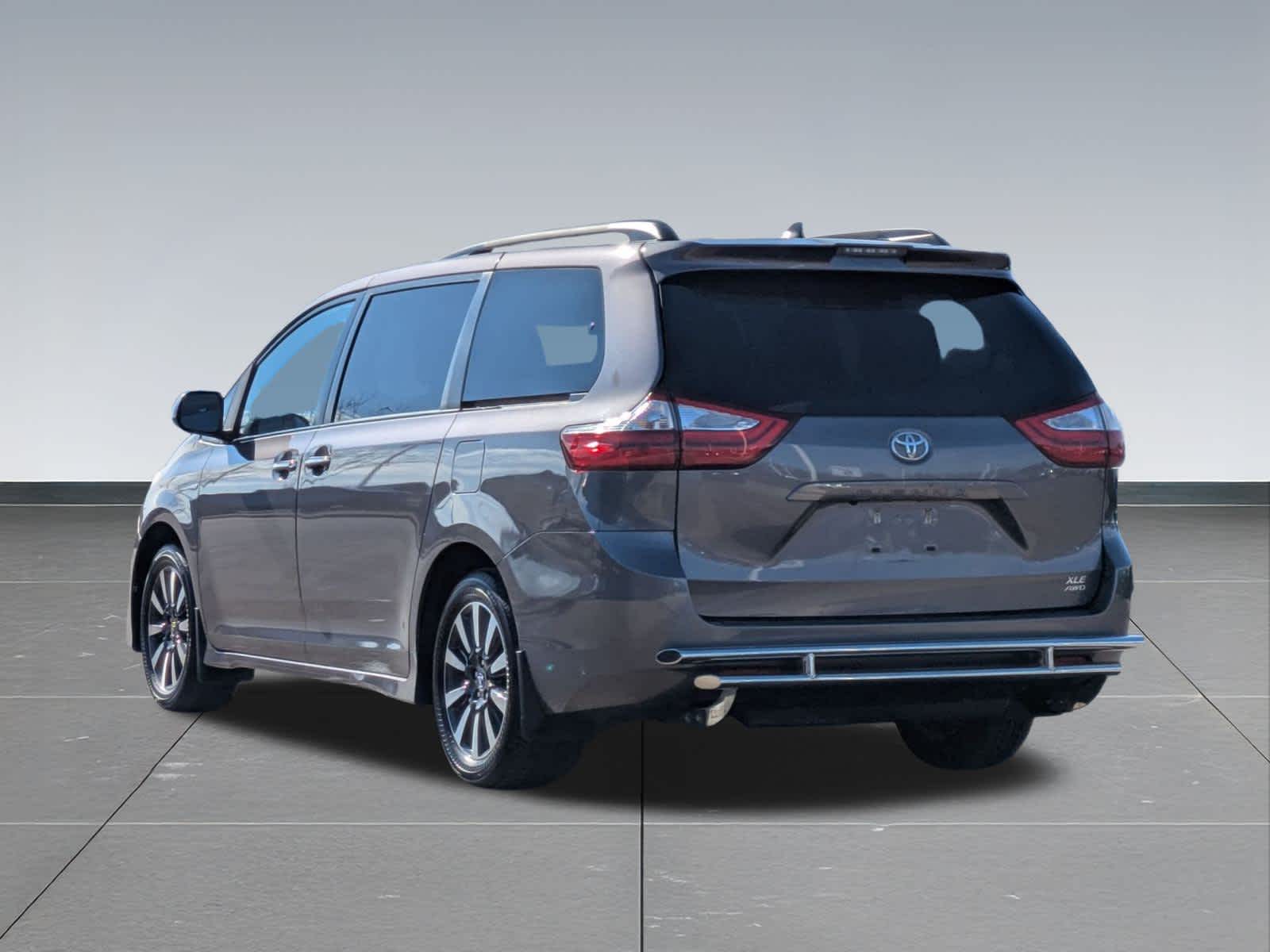 Thumbnail: 2019 Toyota Sienna - 4
