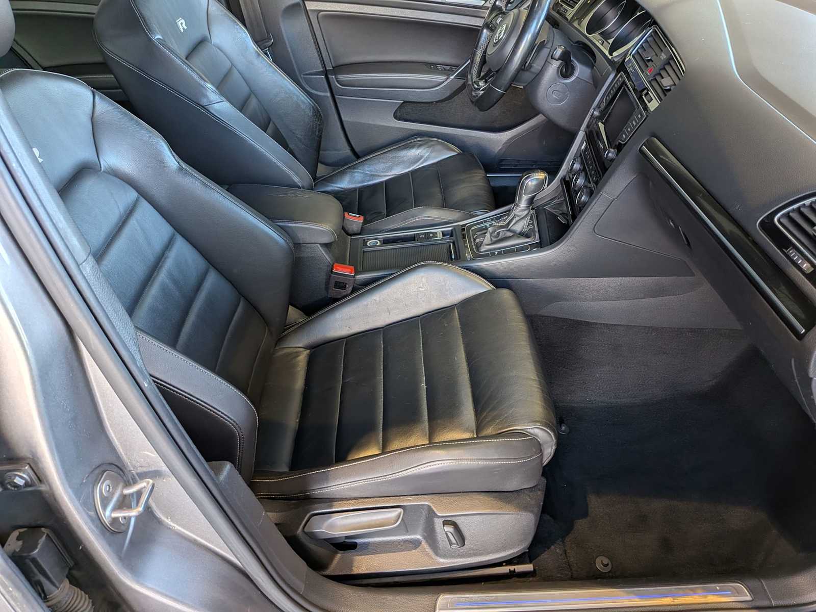 Thumbnail: 2015 Volkswagen Golf - 19