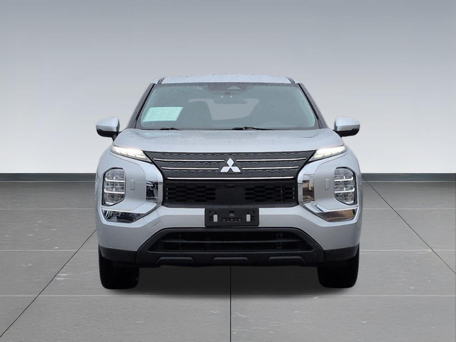 Thumbnail: 2022 Mitsubishi Outlander - 9