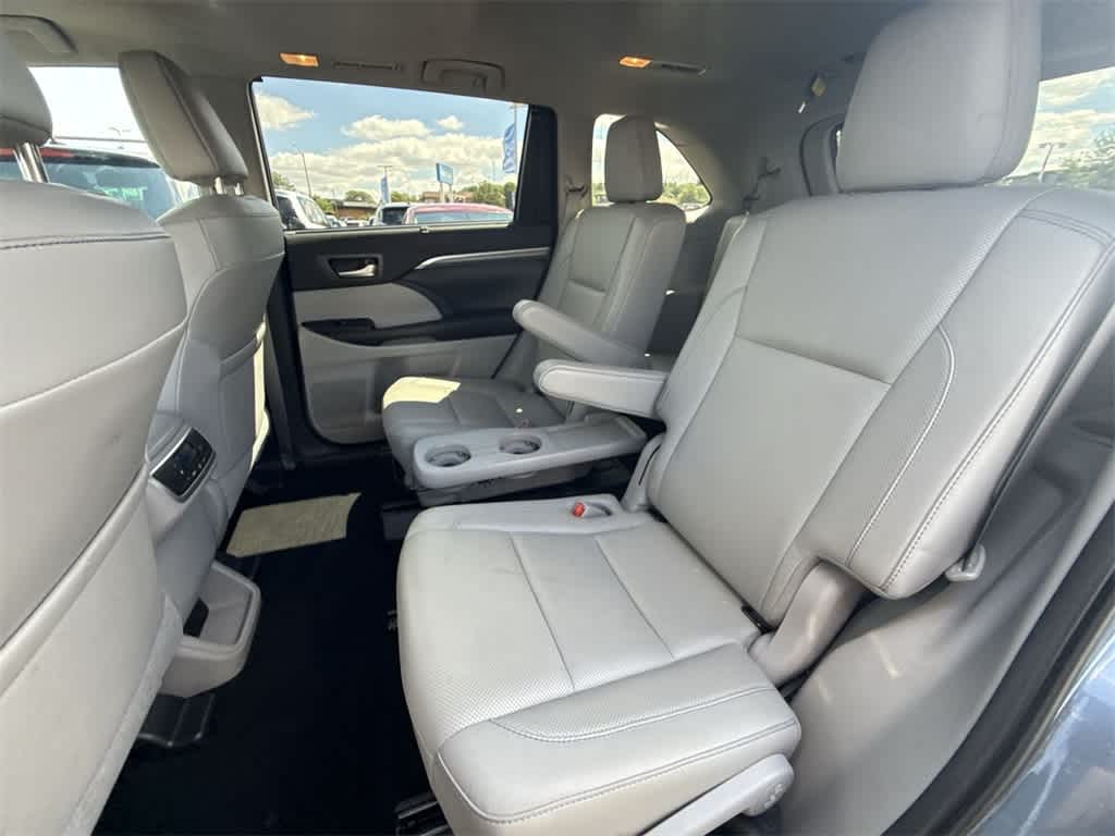 Thumbnail: 2019 Toyota Highlander - 19