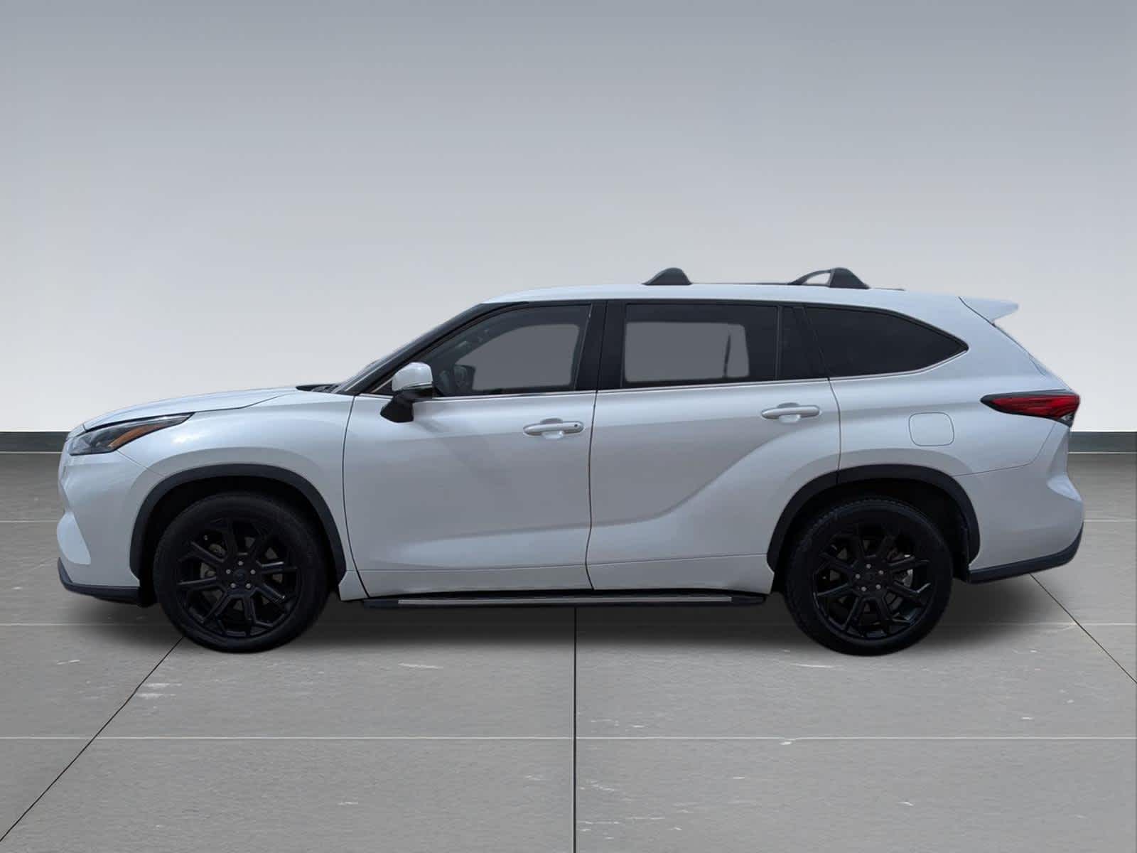 Thumbnail: 2022 Toyota Highlander - 3