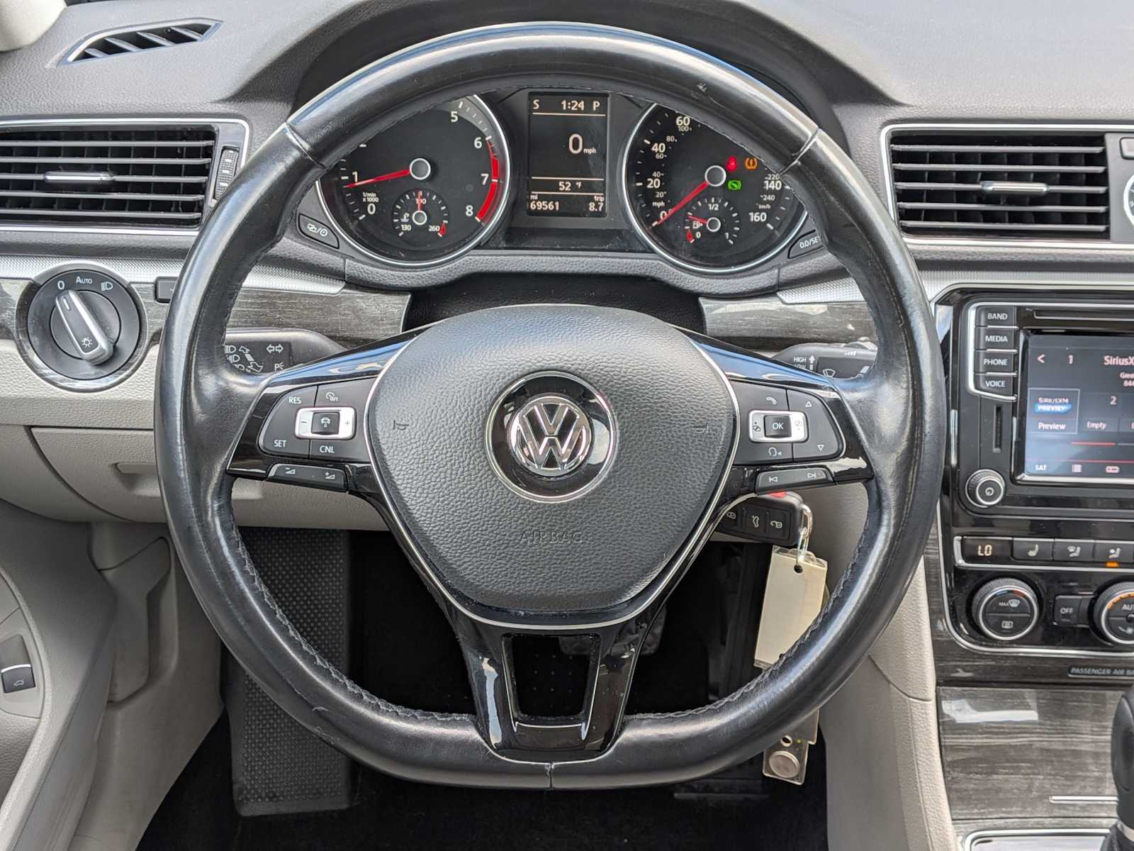 Thumbnail: 2016 Volkswagen Passat - 23