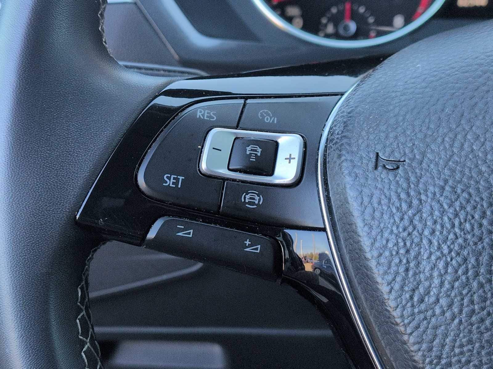 Thumbnail: 2021 Volkswagen Tiguan - 23