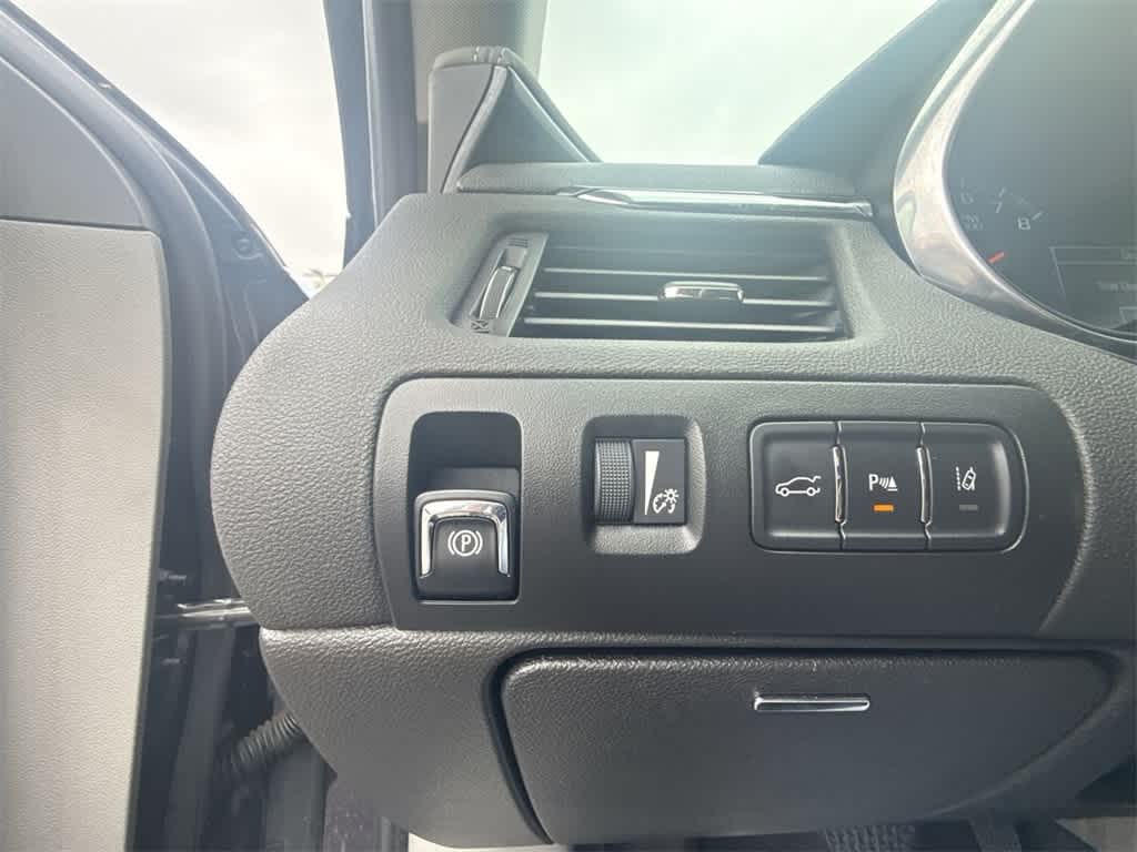 Thumbnail: 2014 Chevrolet Impala - 16