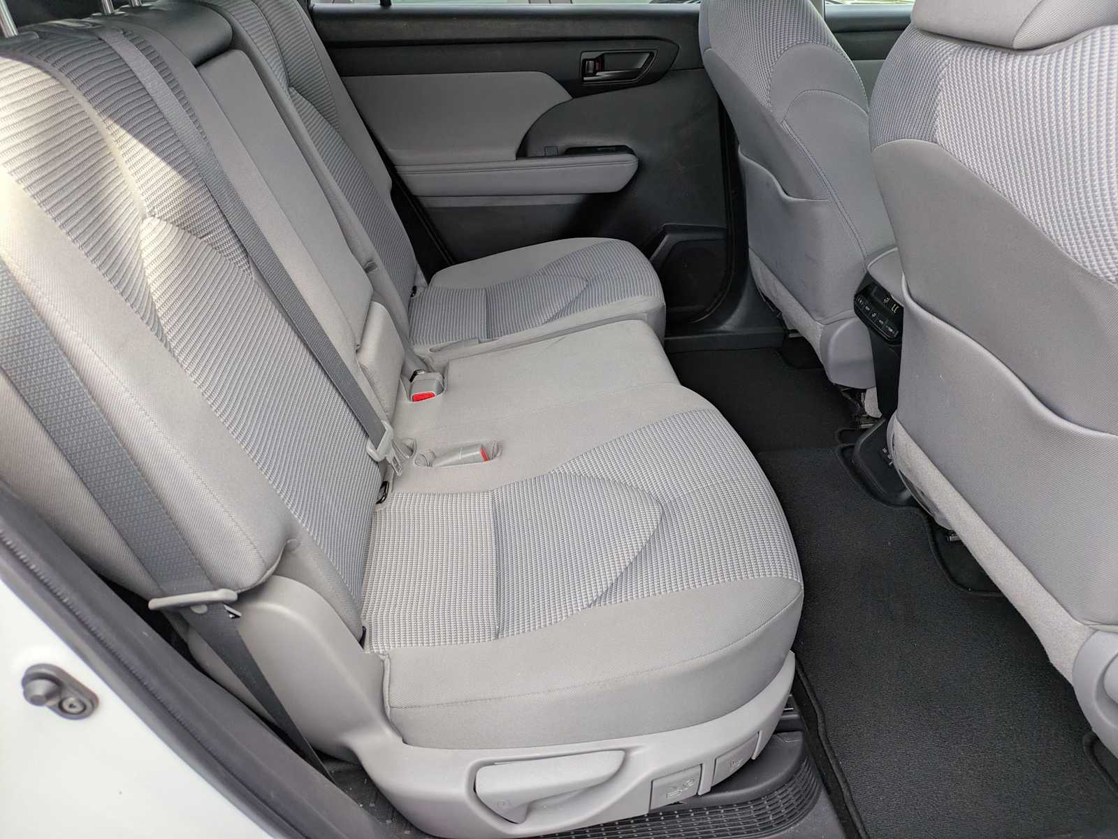 Thumbnail: 2022 Toyota Highlander - 19