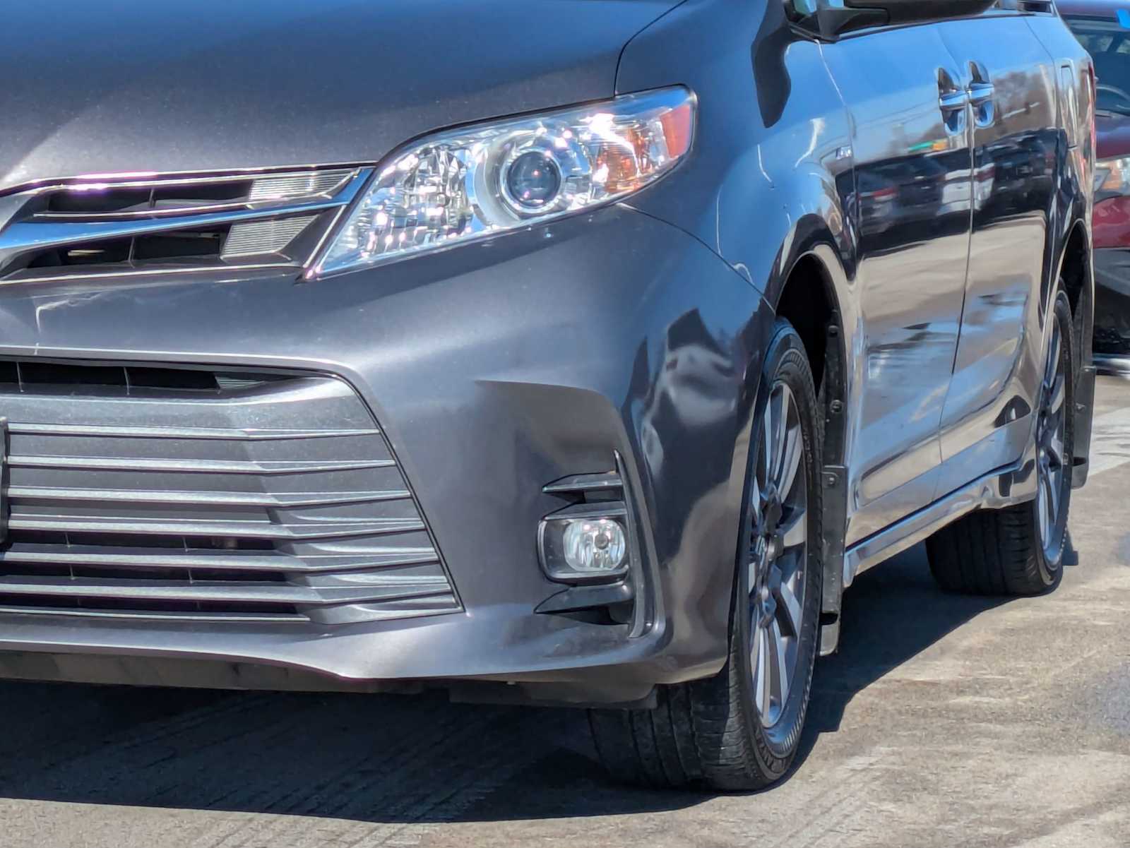 Thumbnail: 2019 Toyota Sienna - 10