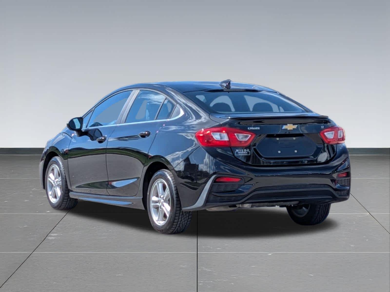 Thumbnail: 2017 Chevrolet Cruze - 3