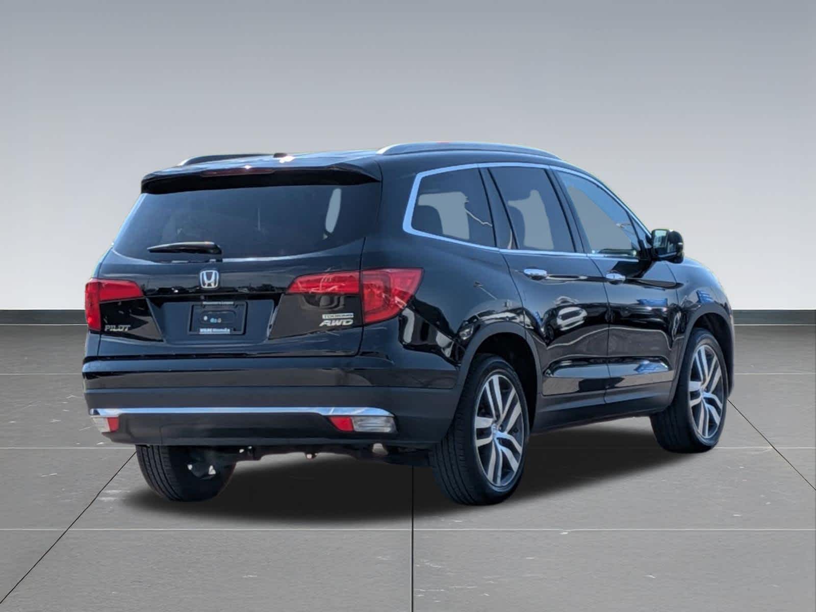 Thumbnail: 2017 Honda Pilot - 5