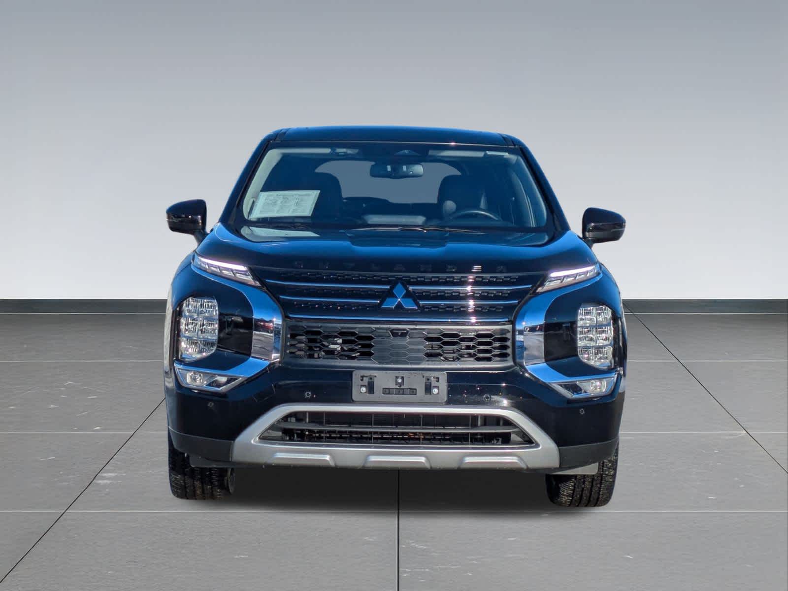 Thumbnail: 2023 Mitsubishi Outlander - 9