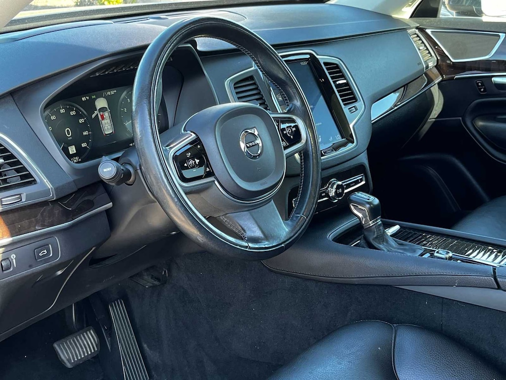 Used 2019 Volvo XC90 T6 Momentum SUV