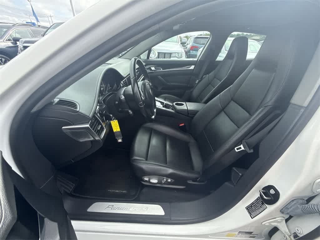 2012 Porsche Panamera 4 photo 2