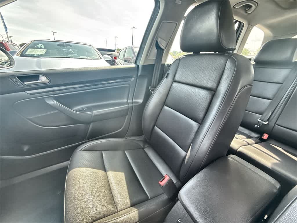 Thumbnail: 2012 Volkswagen Jetta - 20