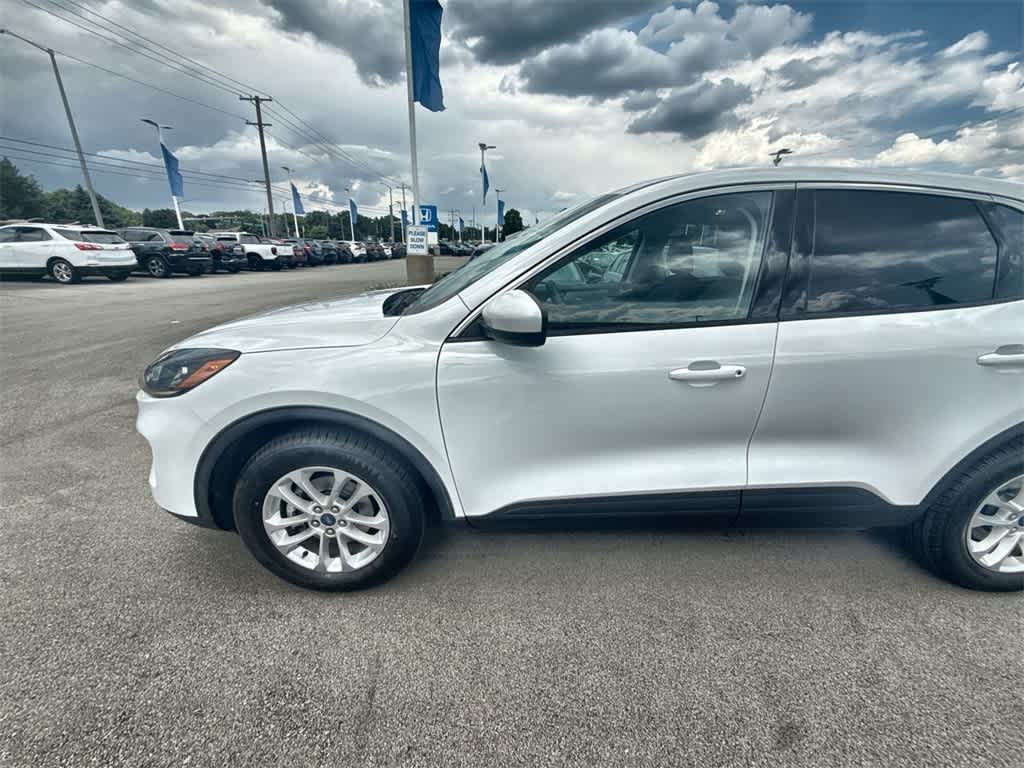 Thumbnail: 2021 Ford Escape - 3