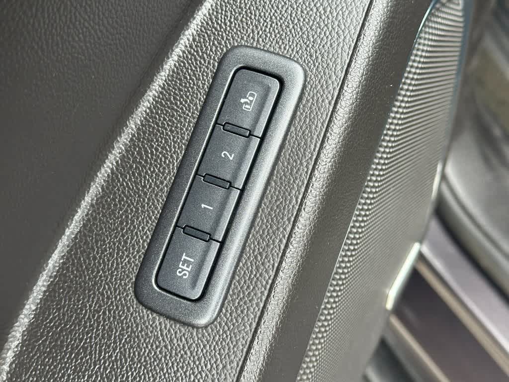 Thumbnail: 2016 Chevrolet Suburban - 21