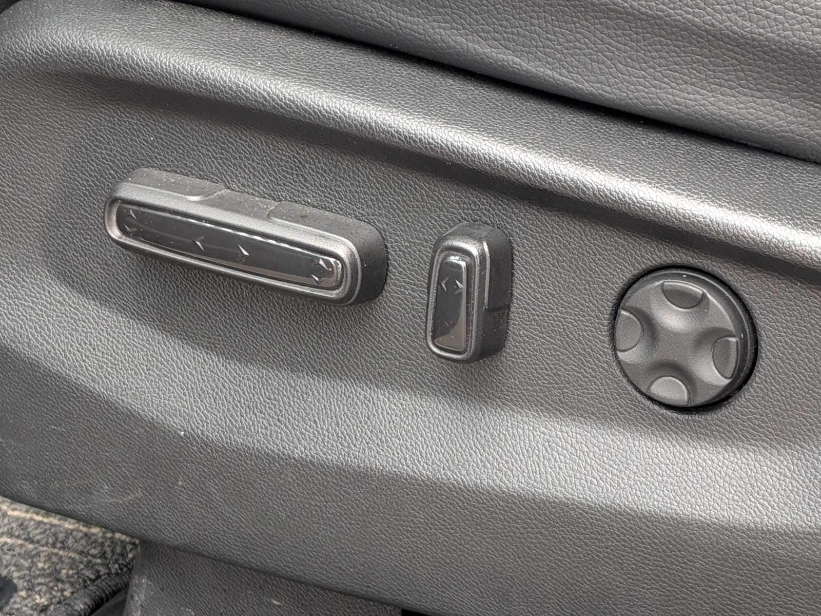 Thumbnail: 2023 Honda Odyssey - 16