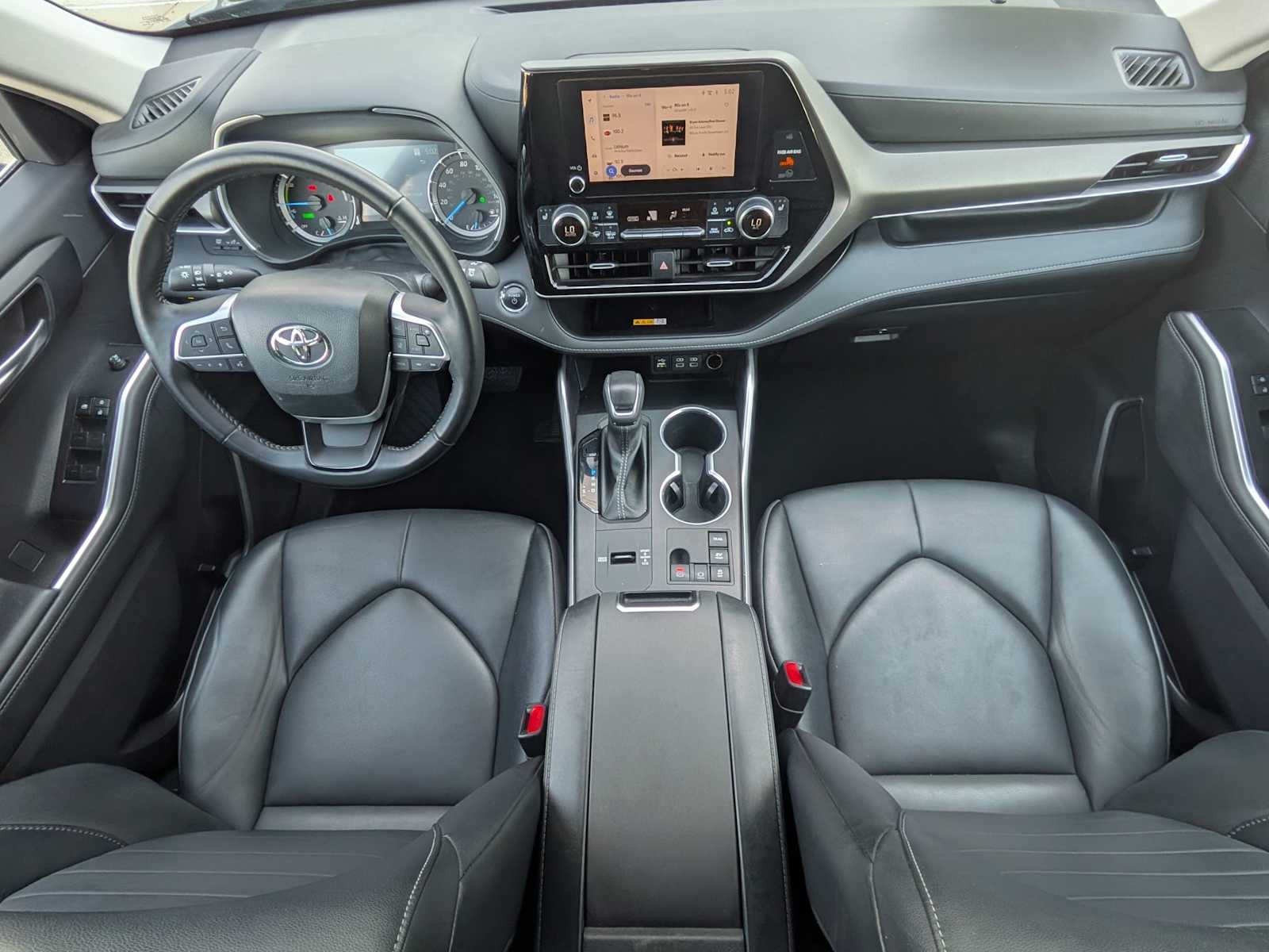 Thumbnail: 2023 Toyota Highlander - 22