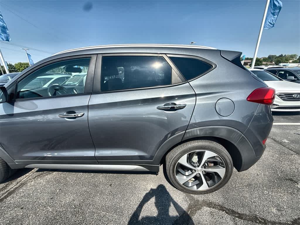 Thumbnail: 2017 Hyundai Tucson - 4