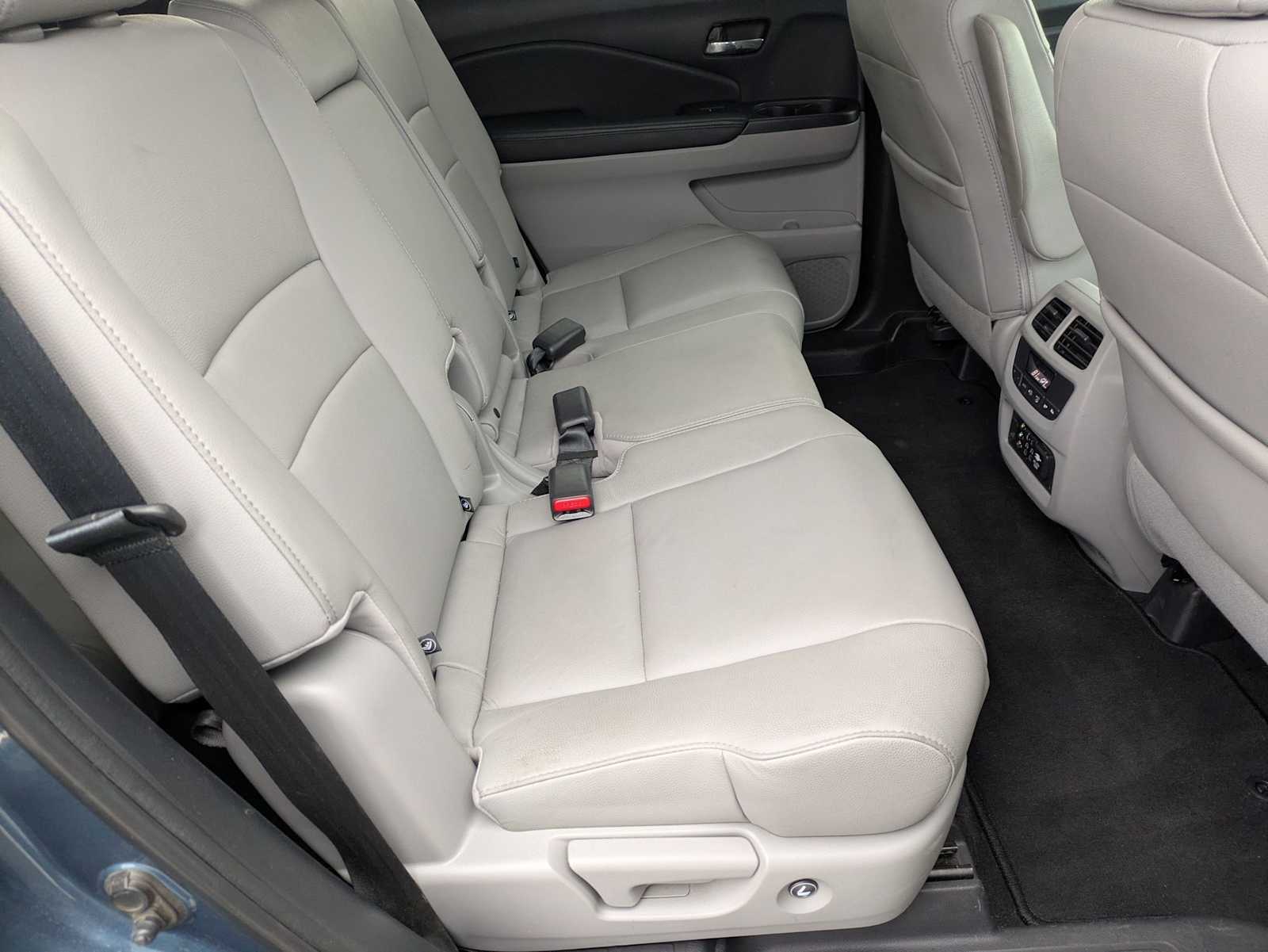 Thumbnail: 2018 Honda Pilot - 19