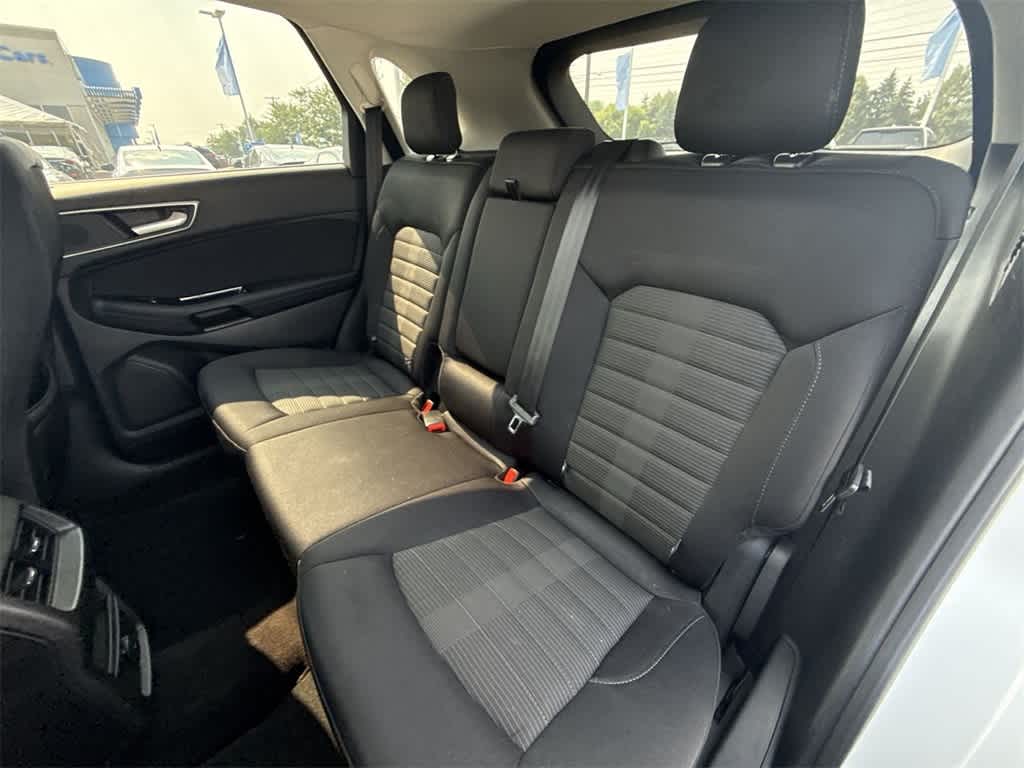 Thumbnail: 2017 Ford Edge - 18