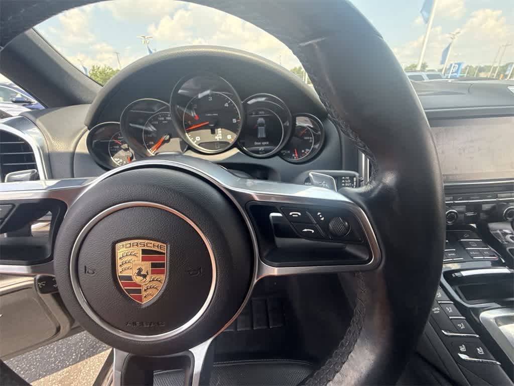 Thumbnail: 2015 Porsche Cayenne - 24