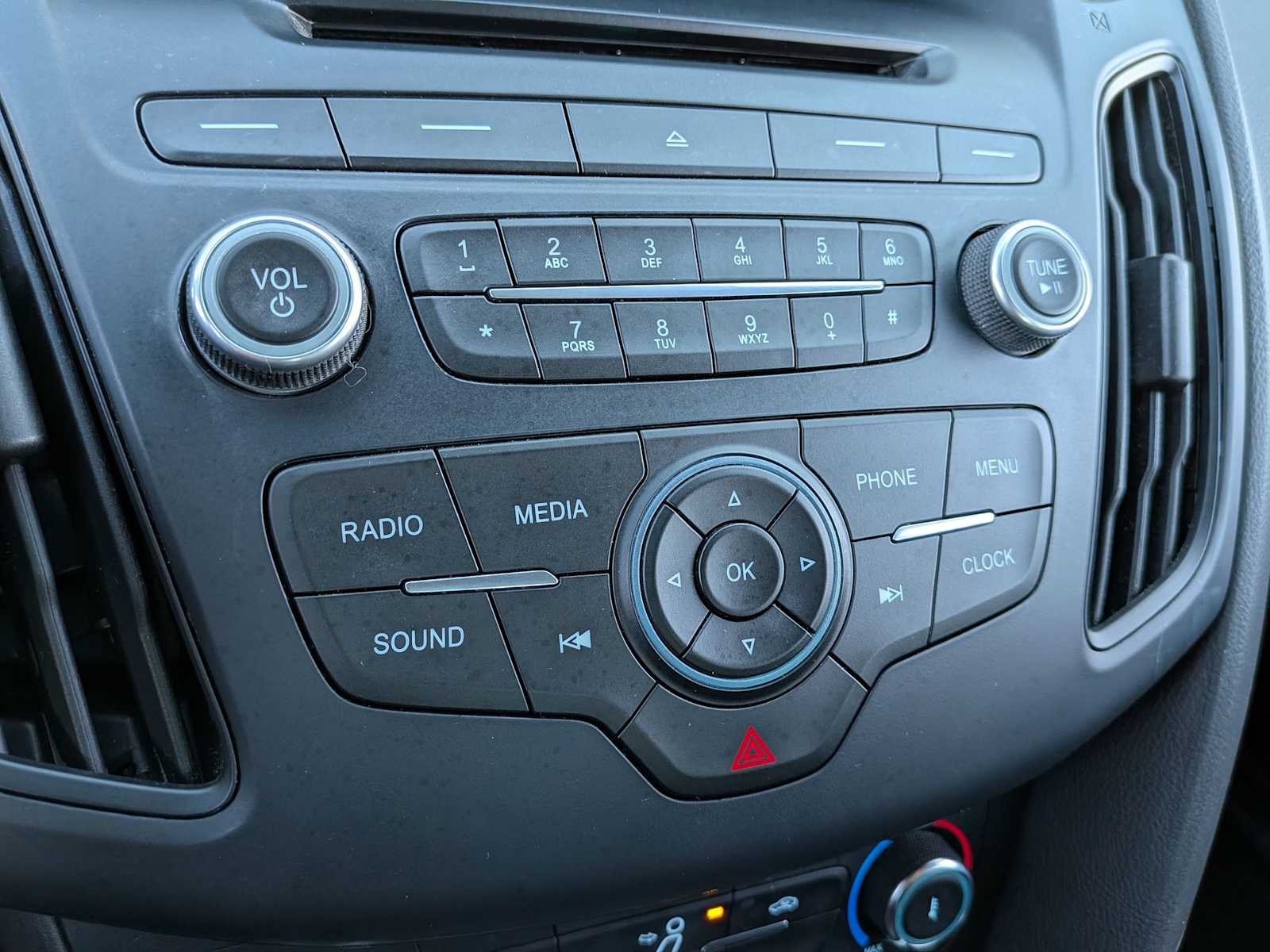 Thumbnail: 2016 Ford Focus - 29