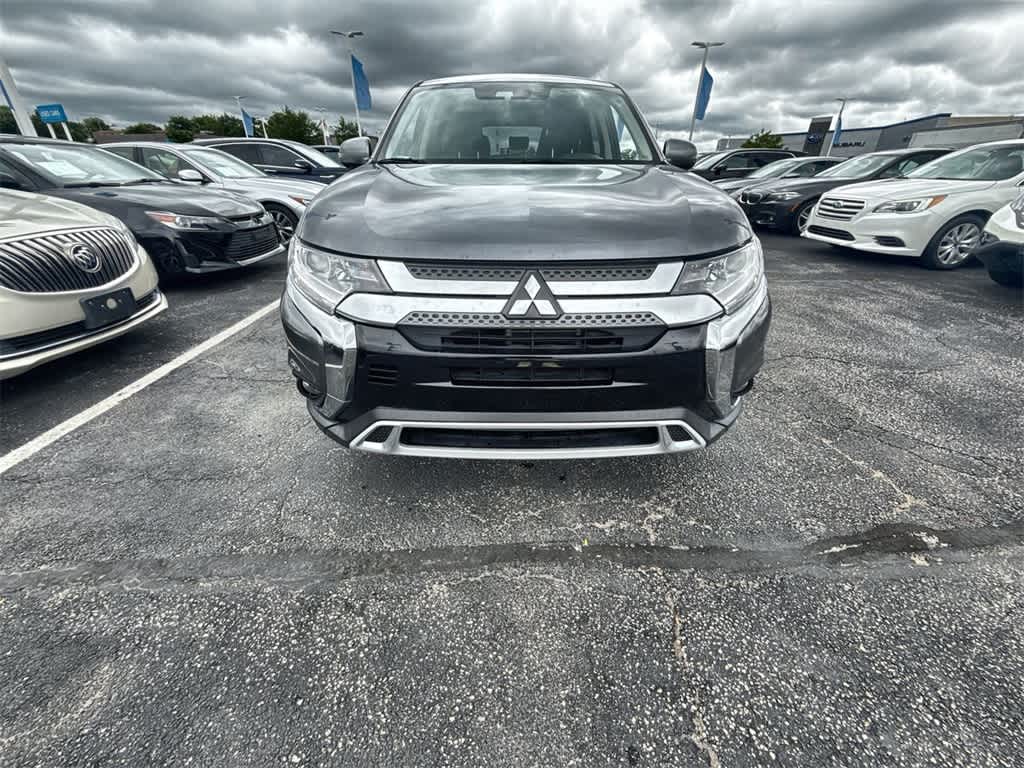 Thumbnail: 2020 Mitsubishi Outlander - 10