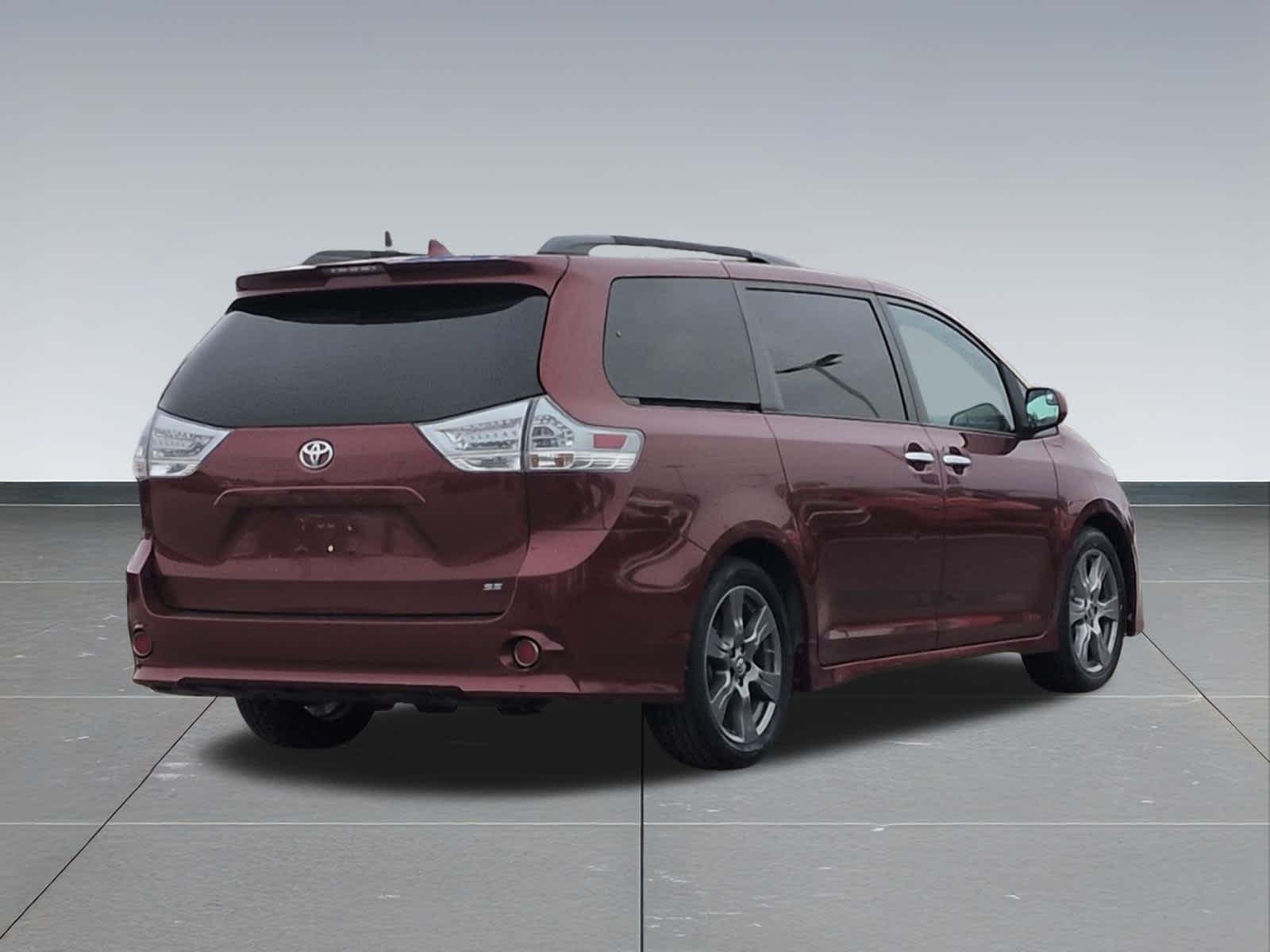 Thumbnail: 2018 Toyota Sienna - 6