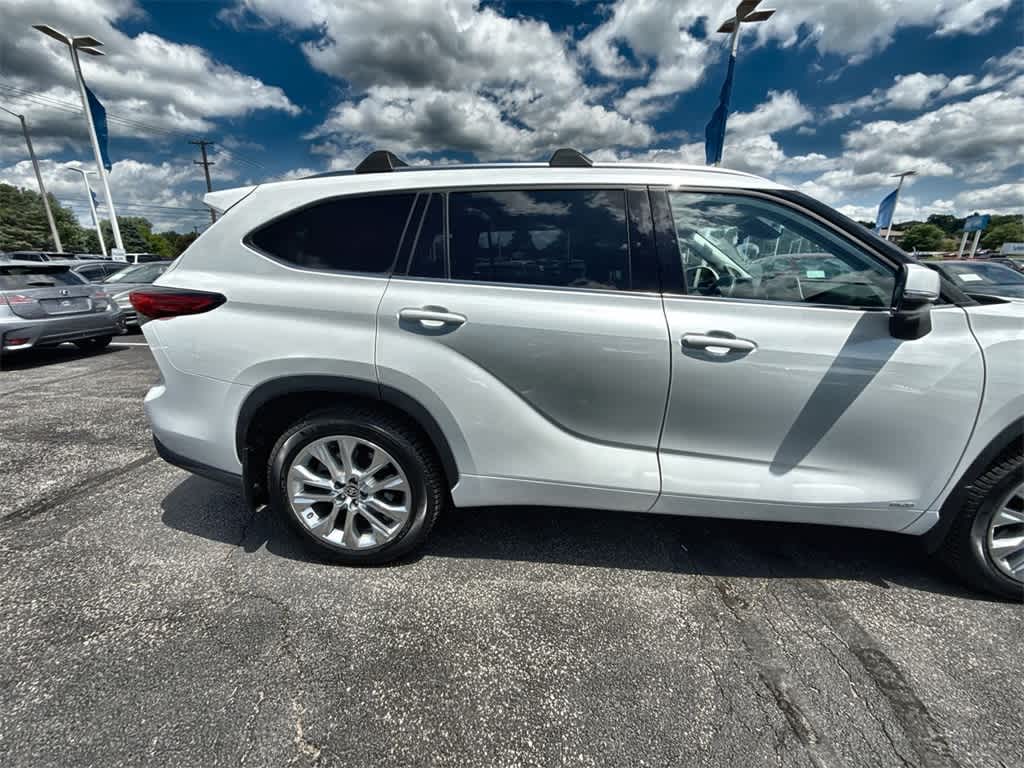 Thumbnail: 2022 Toyota Highlander - 7