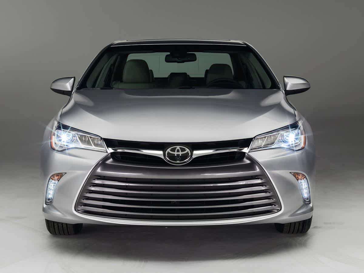 2015 Toyota Camry XSE V6 photo 2