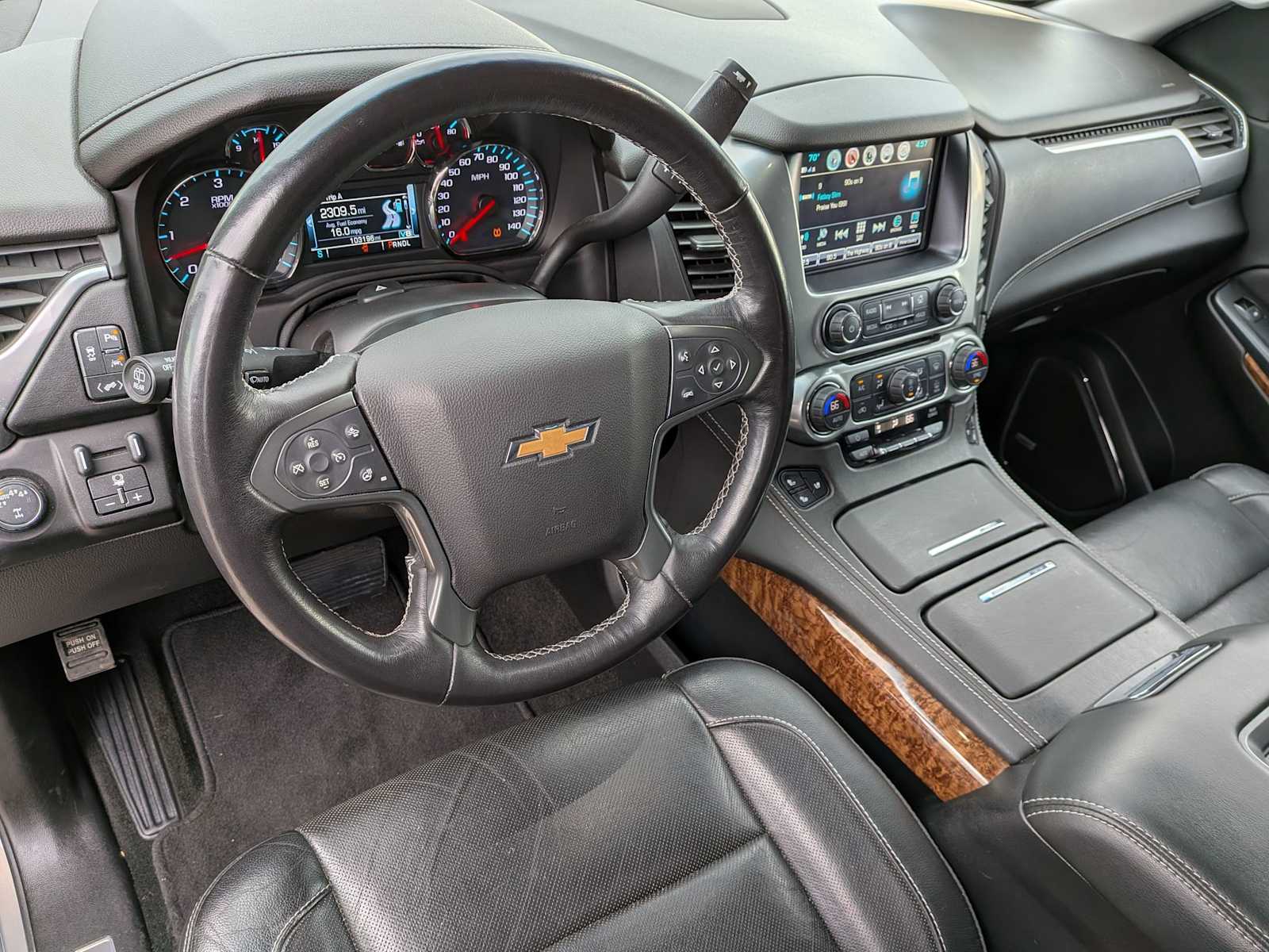 Thumbnail: 2019 Chevrolet Suburban - 14