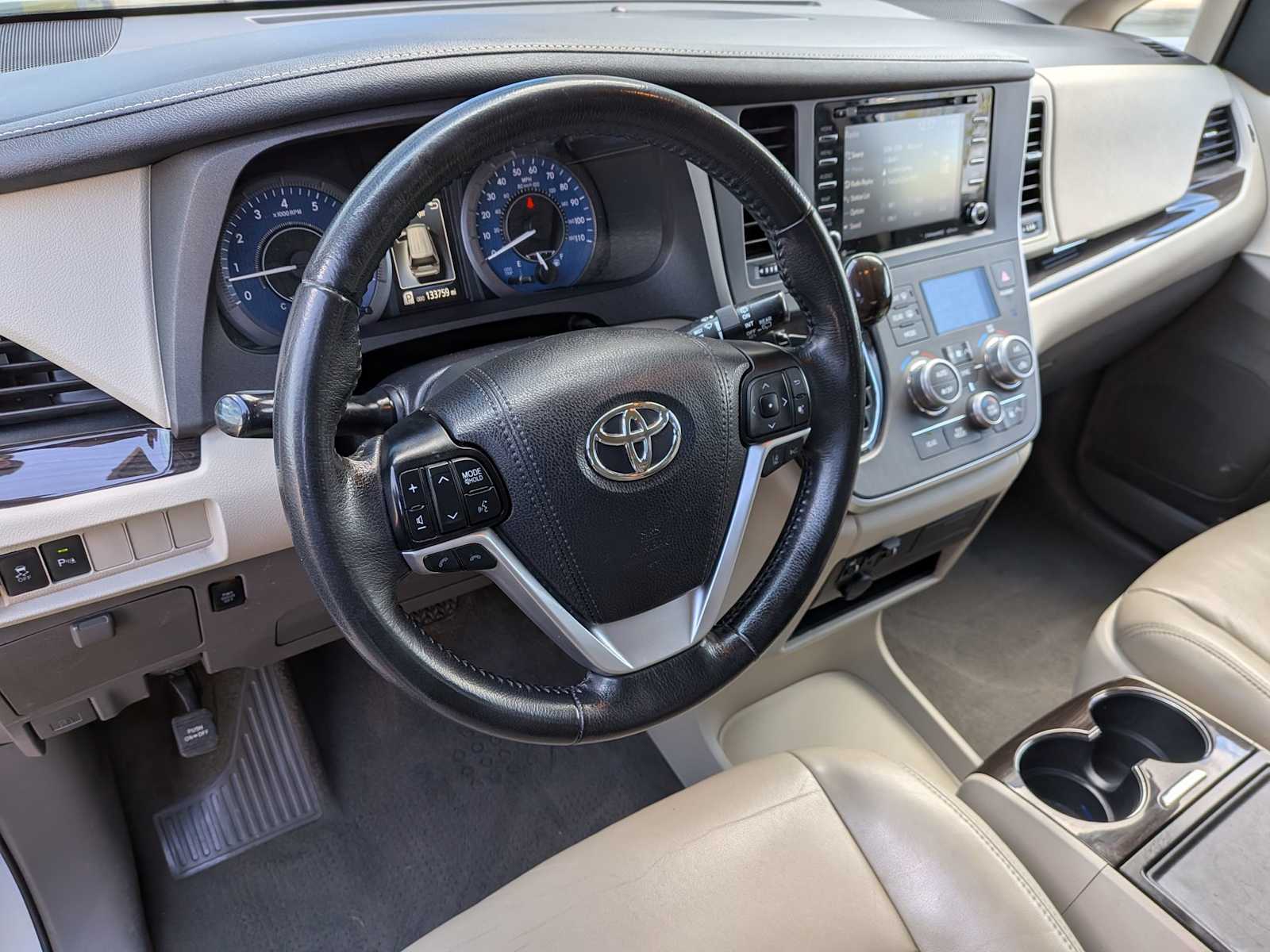 Thumbnail: 2020 Toyota Sienna - 13