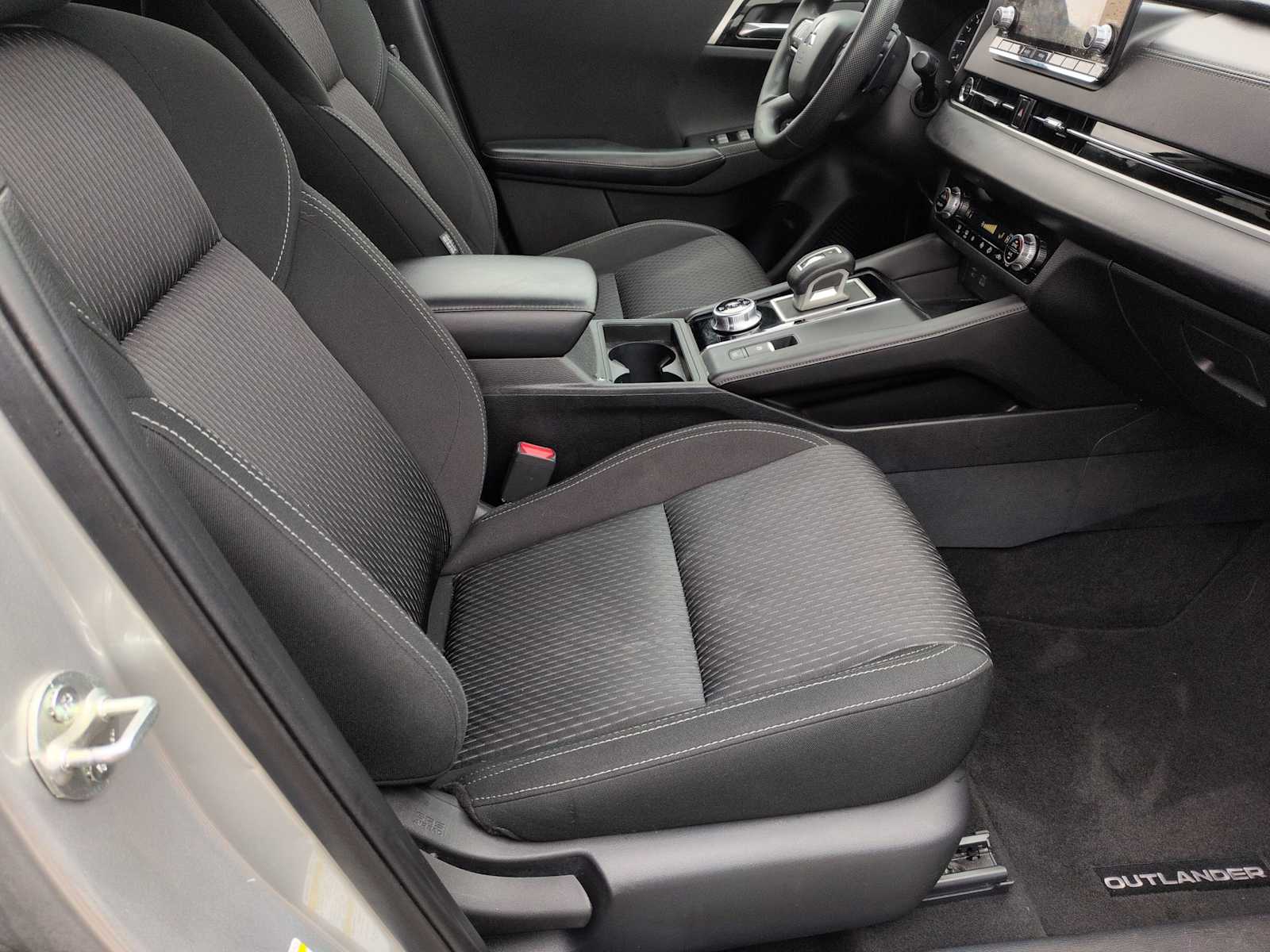 Thumbnail: 2022 Mitsubishi Outlander - 20