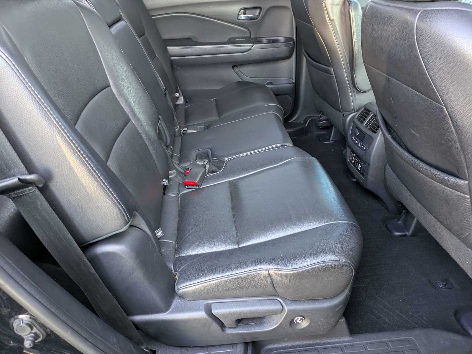 Thumbnail: 2017 Honda Pilot - 20