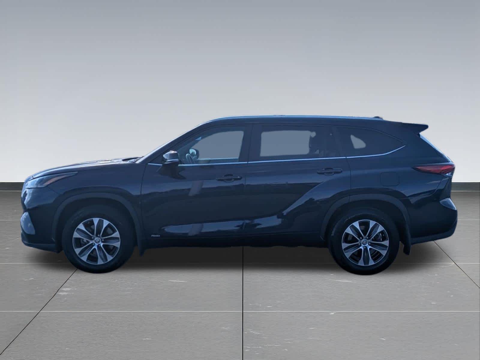 Thumbnail: 2023 Toyota Highlander - 2