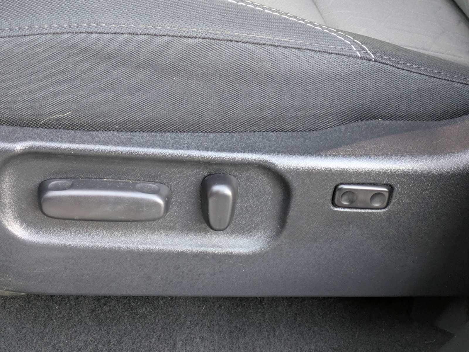 Thumbnail: 2020 Toyota Tacoma - 16