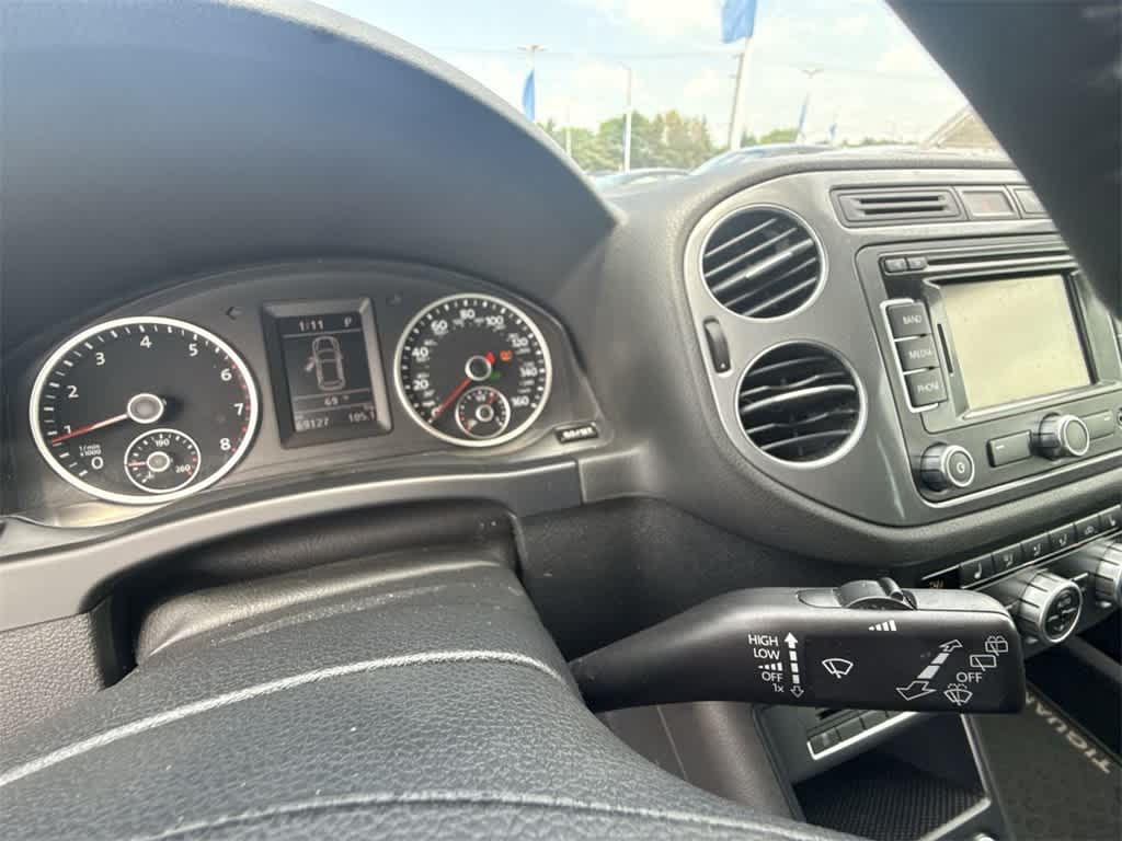 Thumbnail: 2014 Volkswagen Tiguan - 25