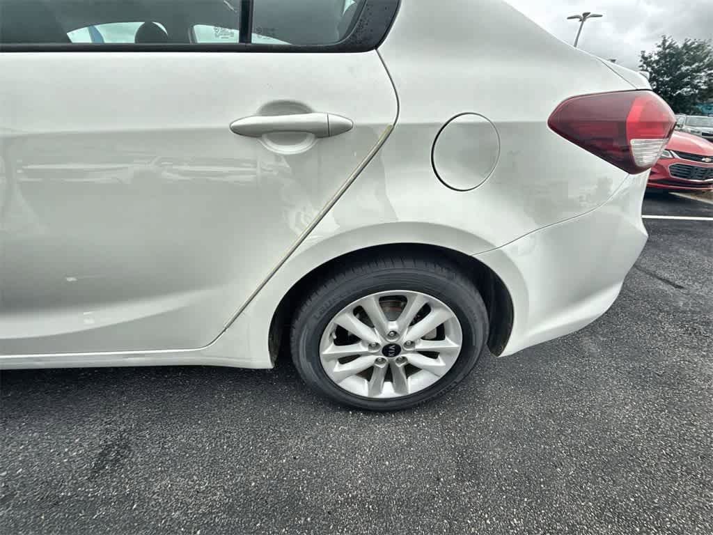 Thumbnail: 2017 Kia Forte - 13