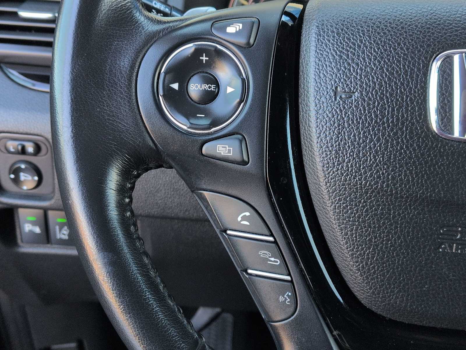 Thumbnail: 2017 Honda Pilot - 24