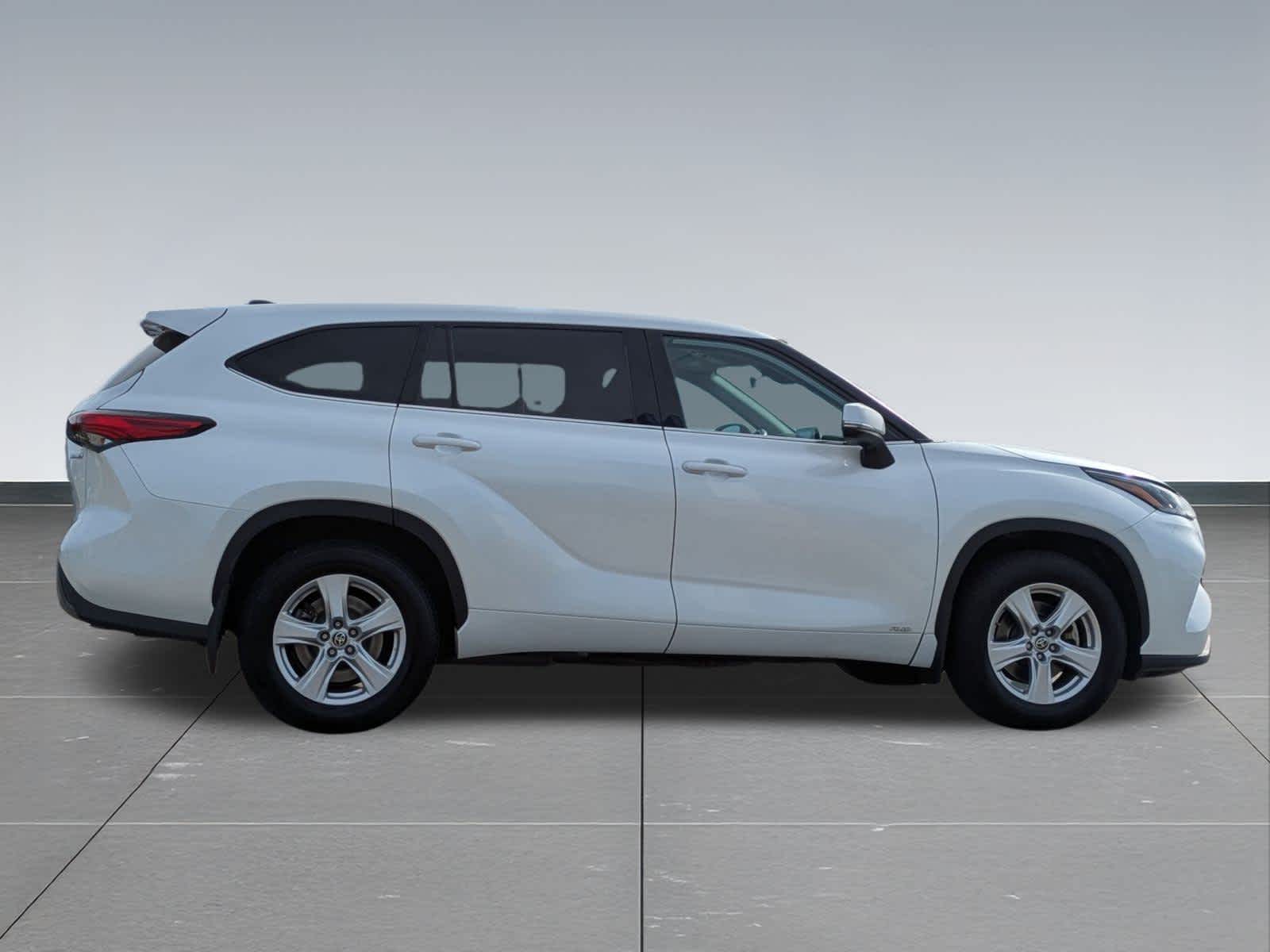 Thumbnail: 2022 Toyota Highlander - 7