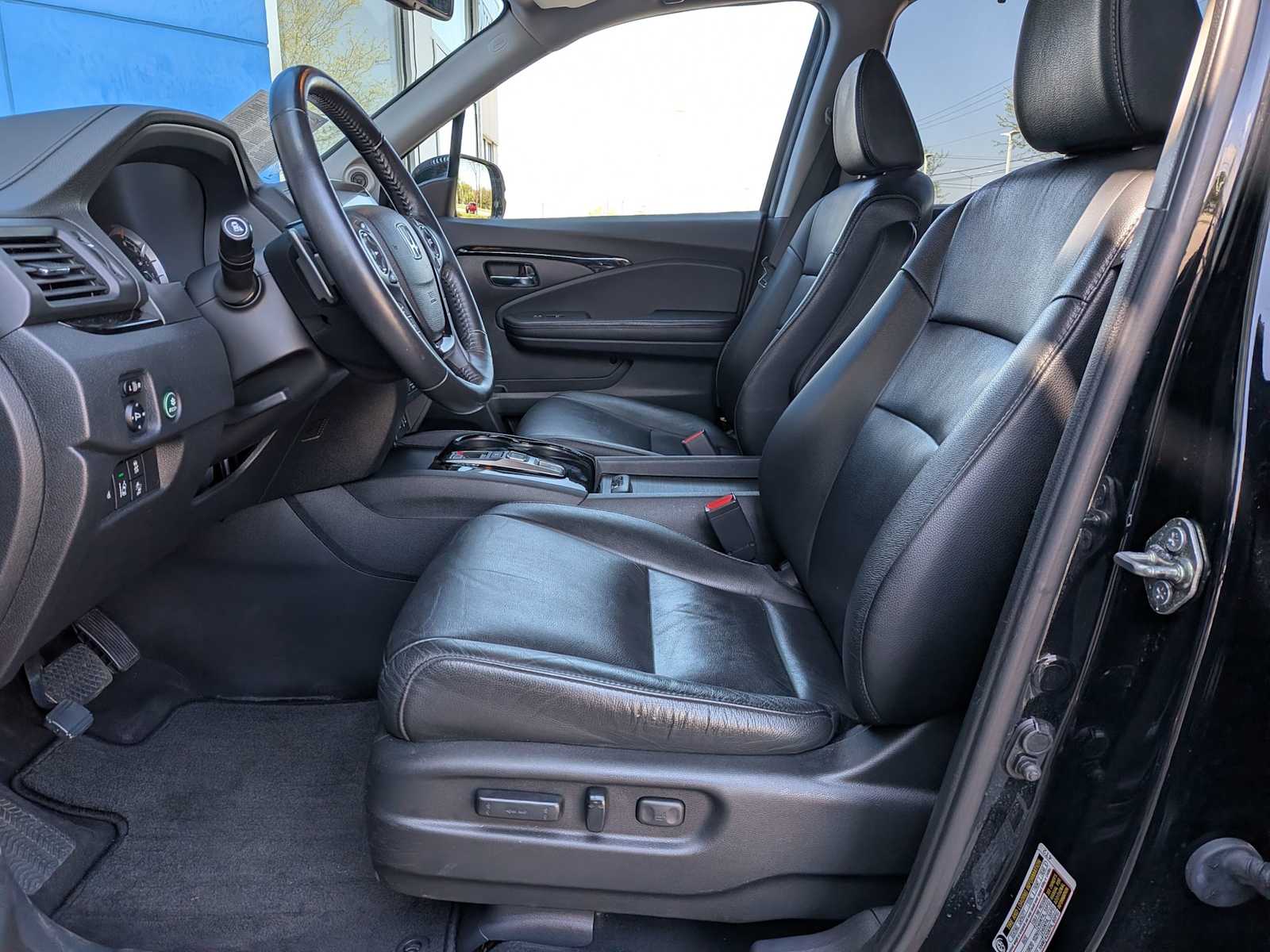 Thumbnail: 2017 Honda Pilot - 15